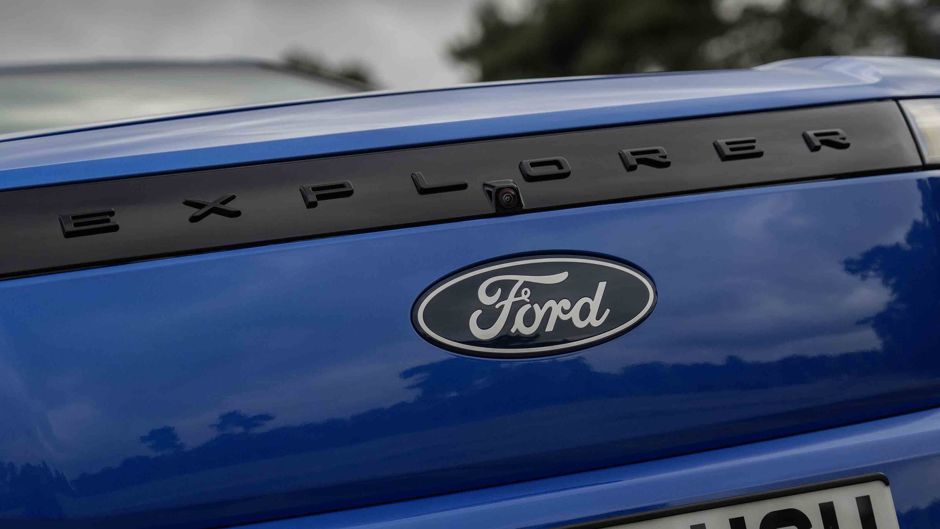 Ford Explorer Carbuyer UK Ford badge