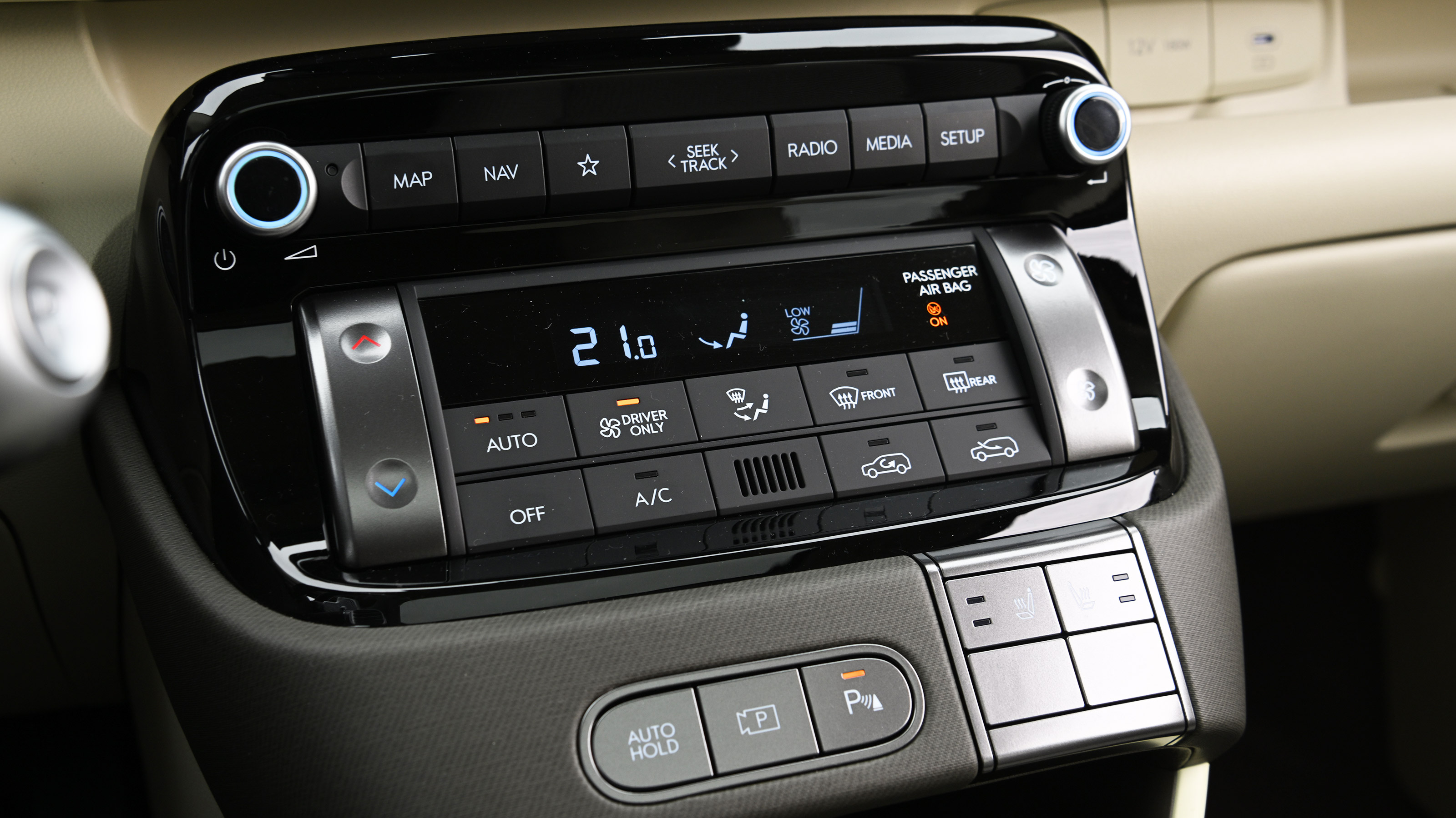 Hyundai Inster dash centre