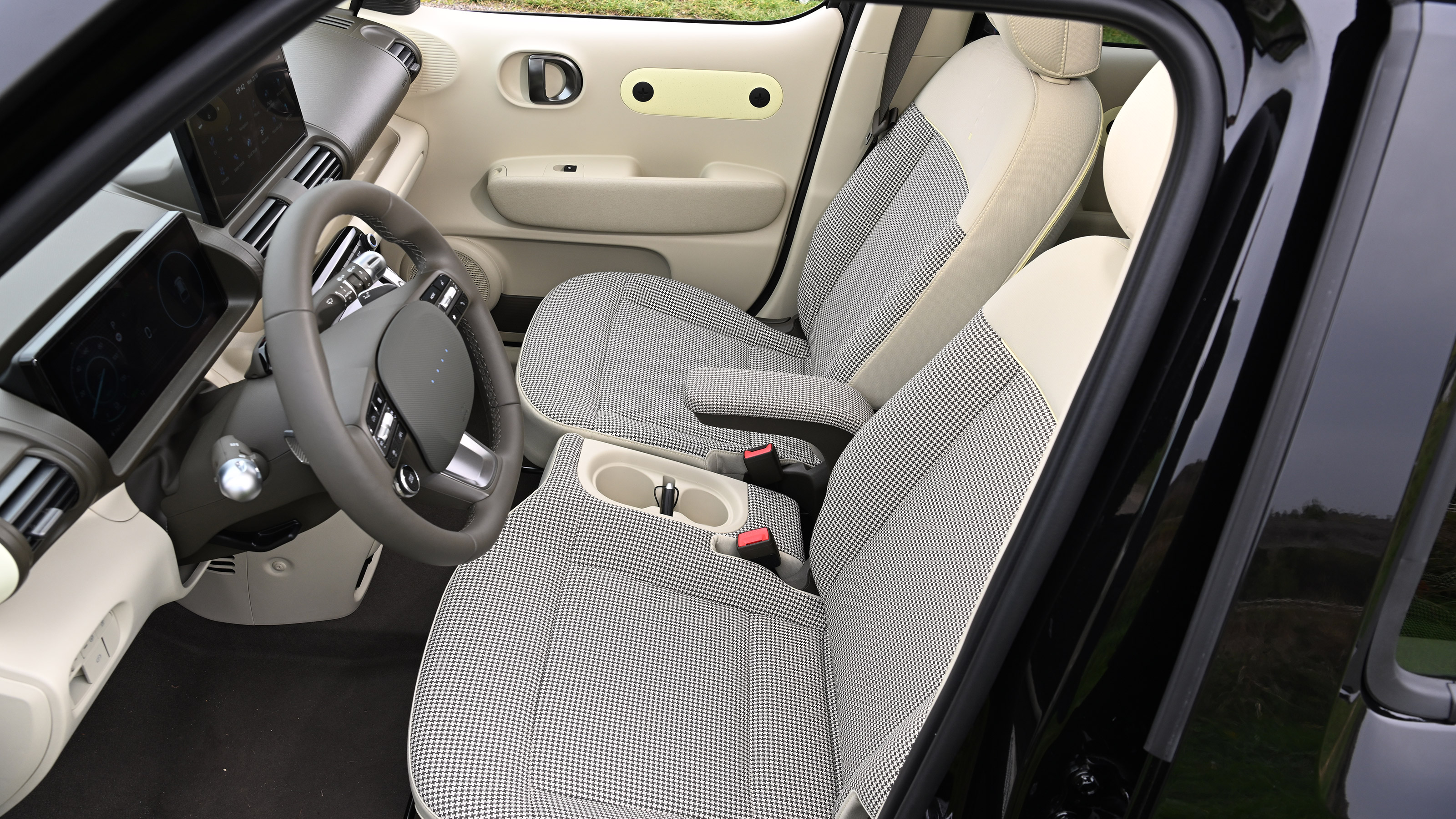 Hyundai Inster front seats