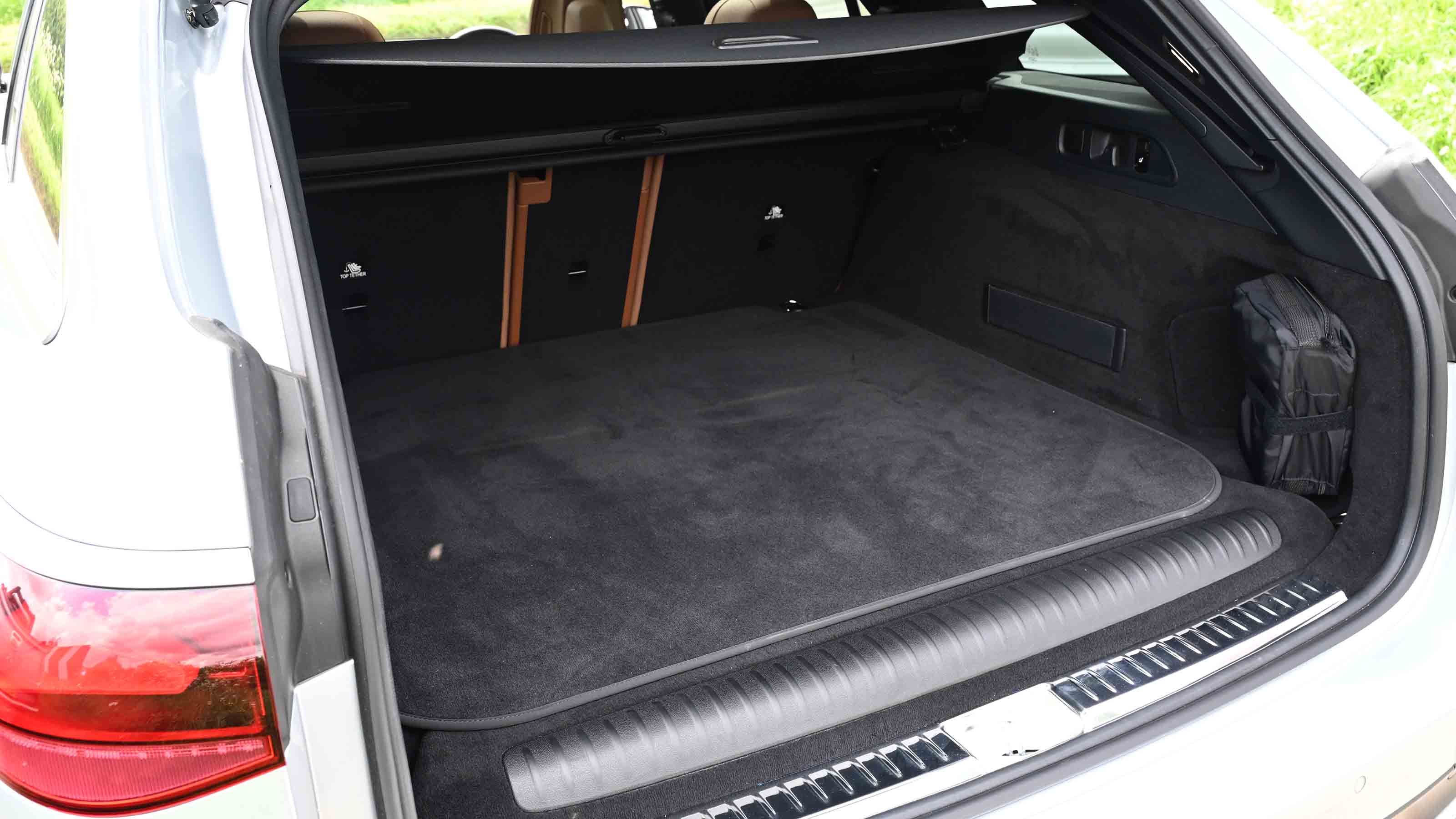 Mercedes E-Class Estate boot