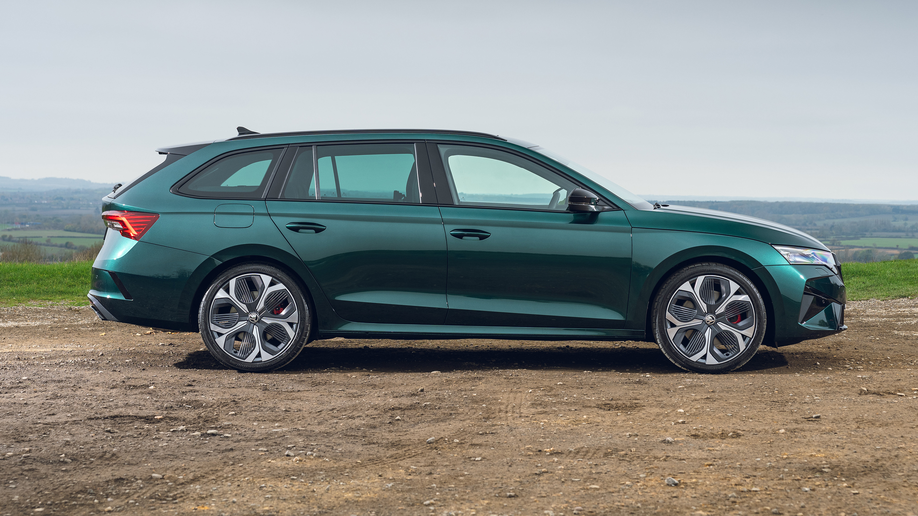 Skoda Octavia vRS Estate side profile static