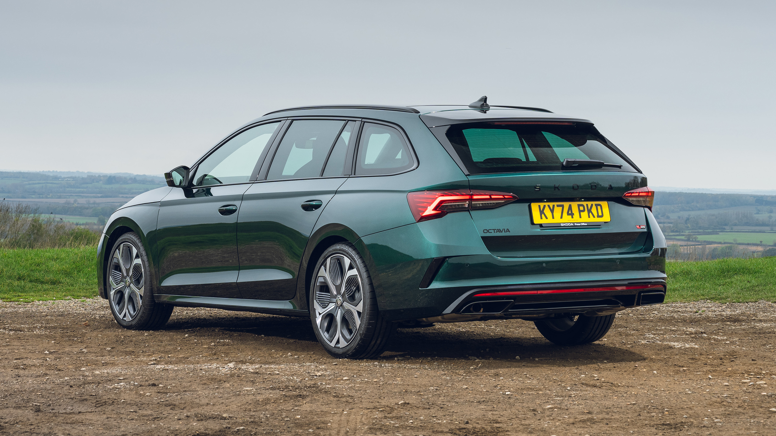 Skoda Octavia vRS Estate rear quarter static