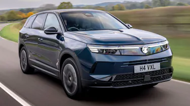 Vauxhall Grandland UK front quarter driving