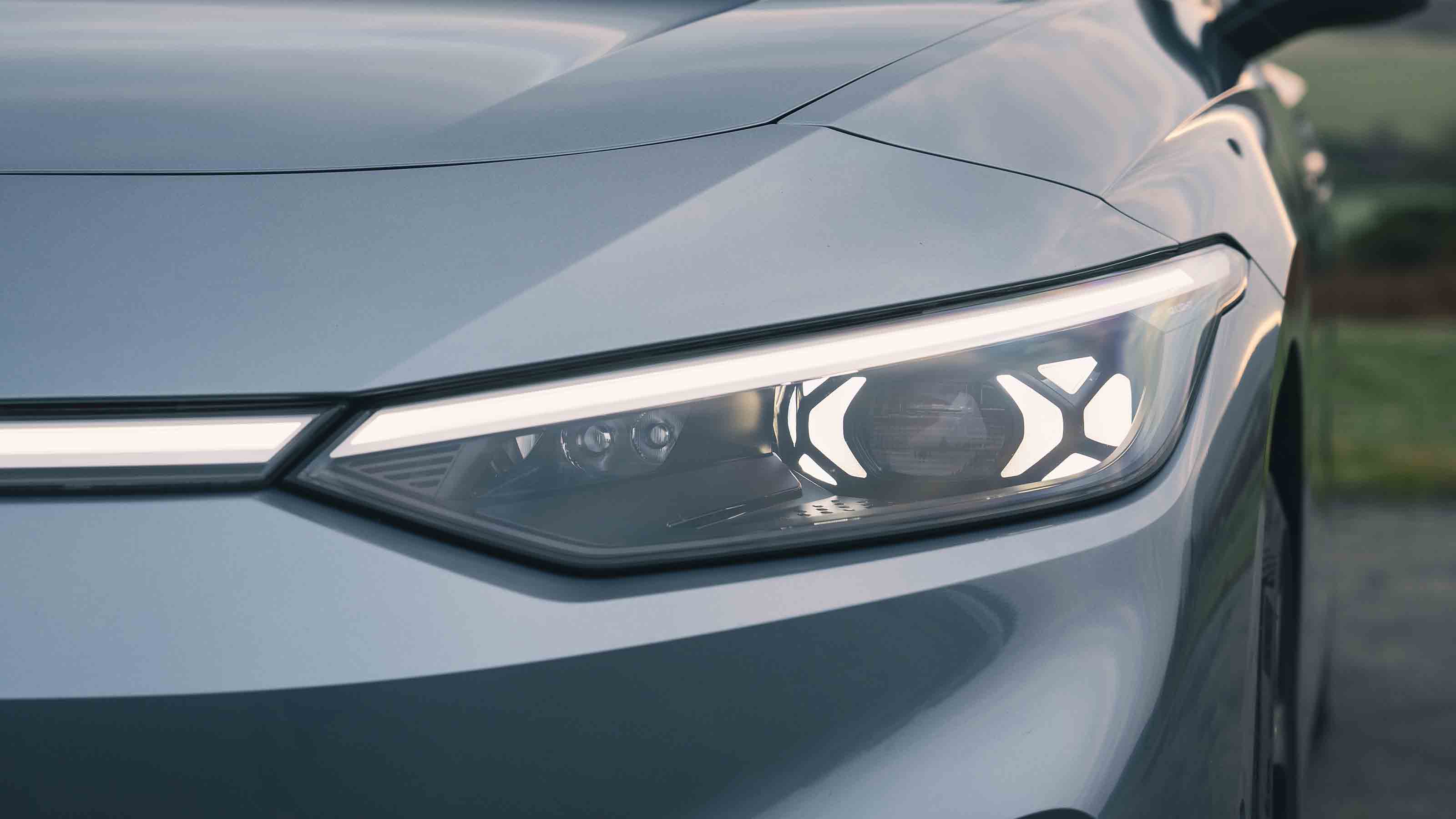 Volkswagen ID.7 Tourer estate headlights