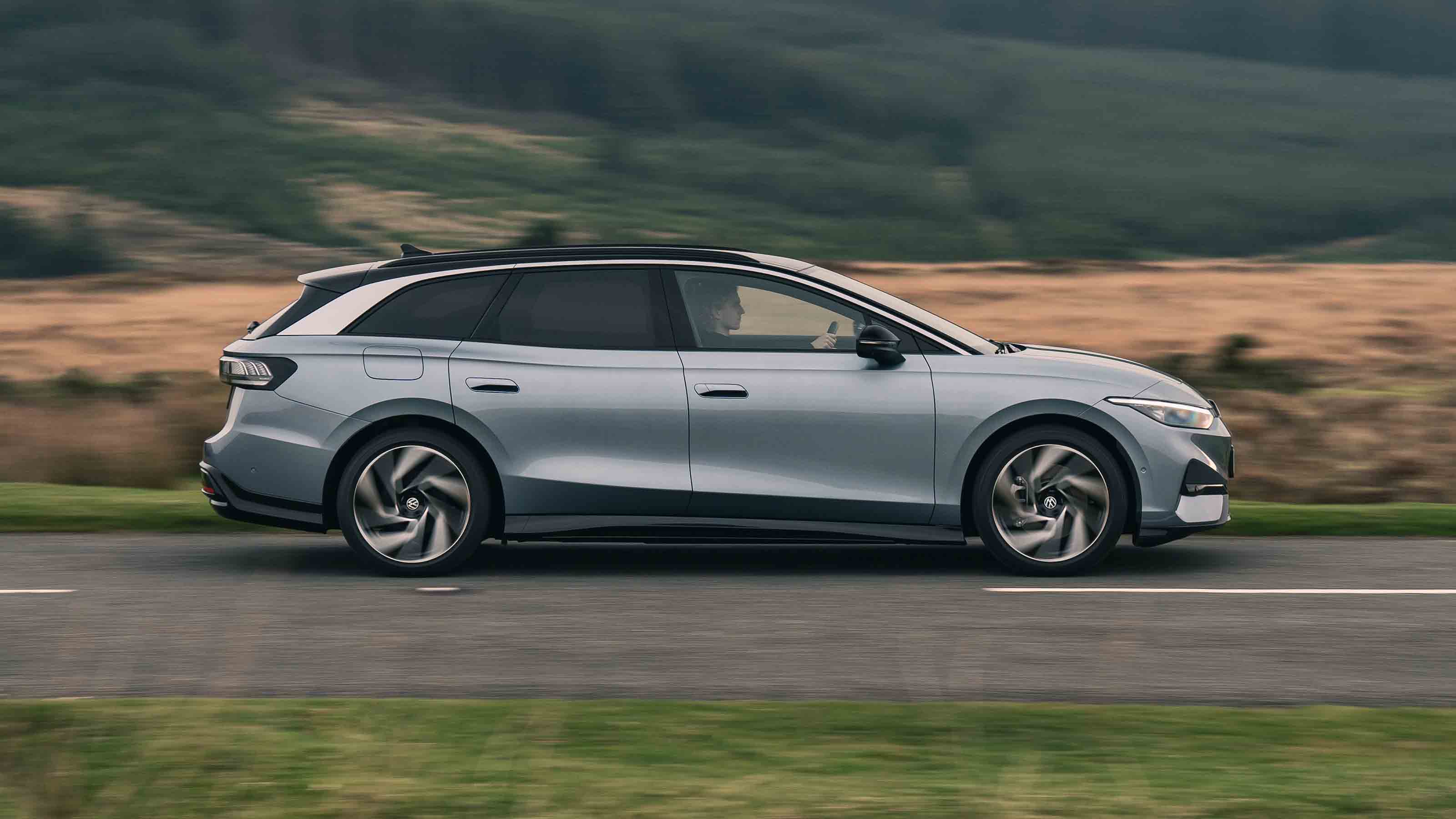 Volkswagen ID.7 Tourer estate side profile