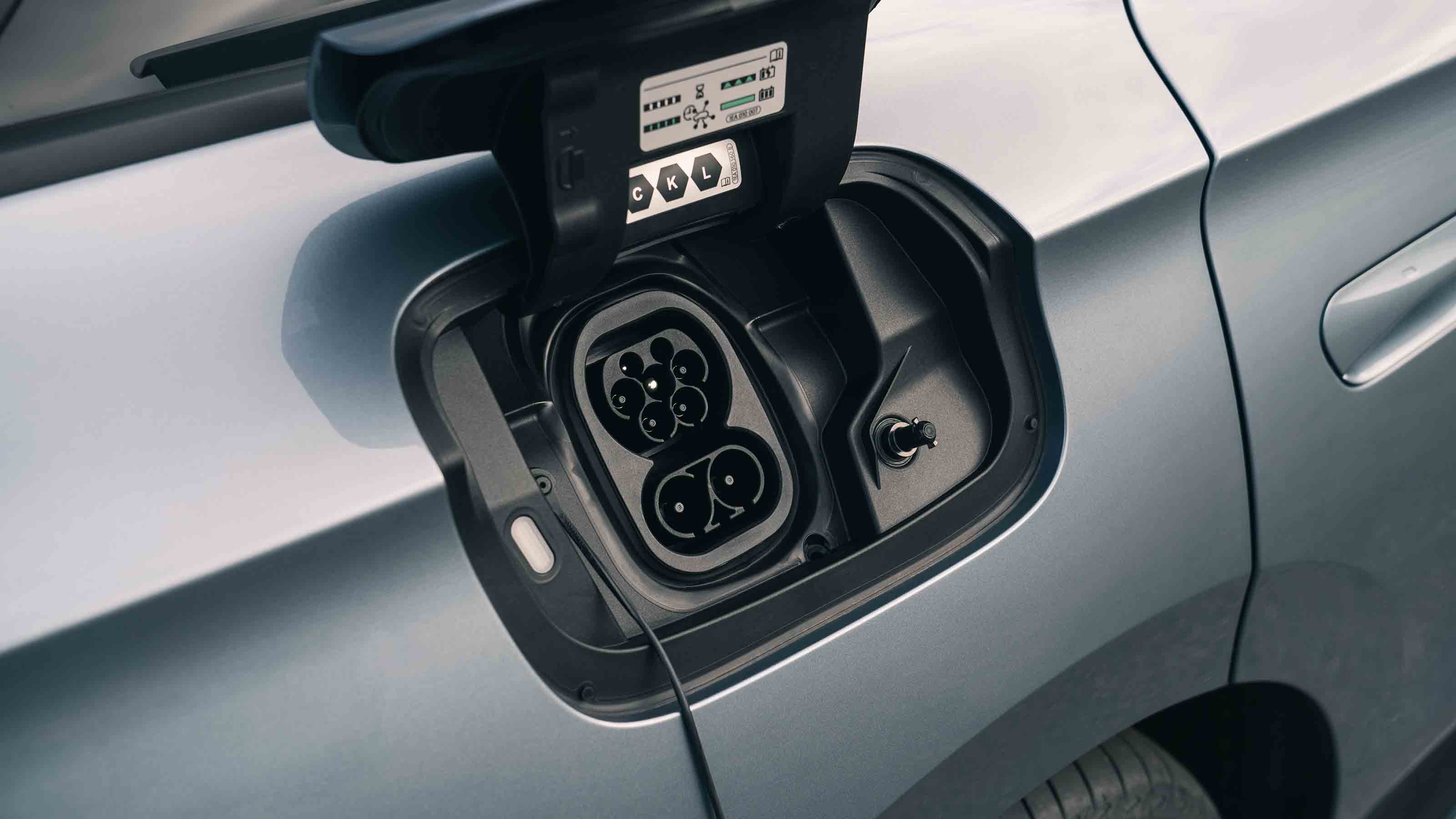 Volkswagen ID.7 Tourer estate charging flap