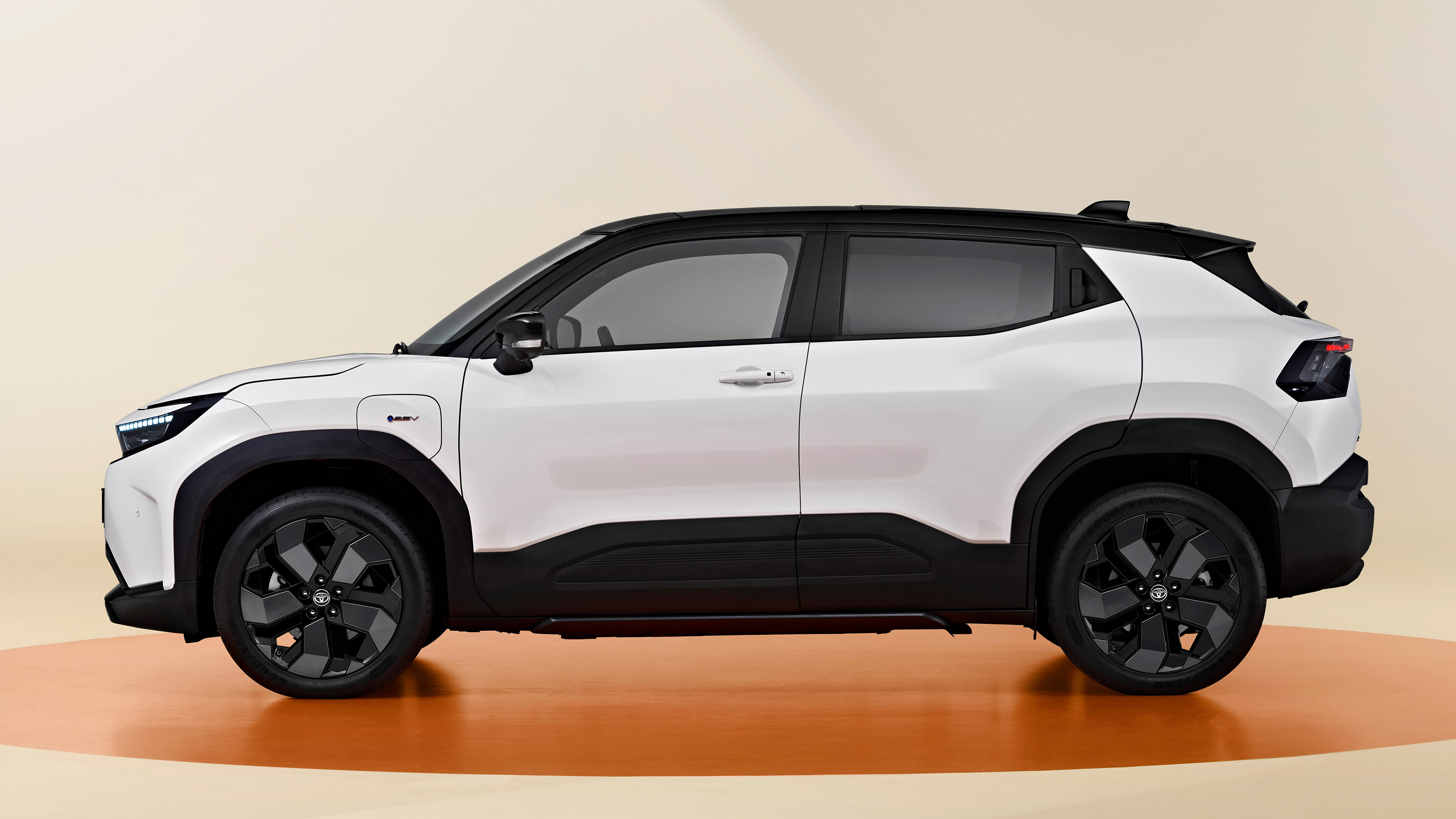 Toyota Urban Cruiser side static