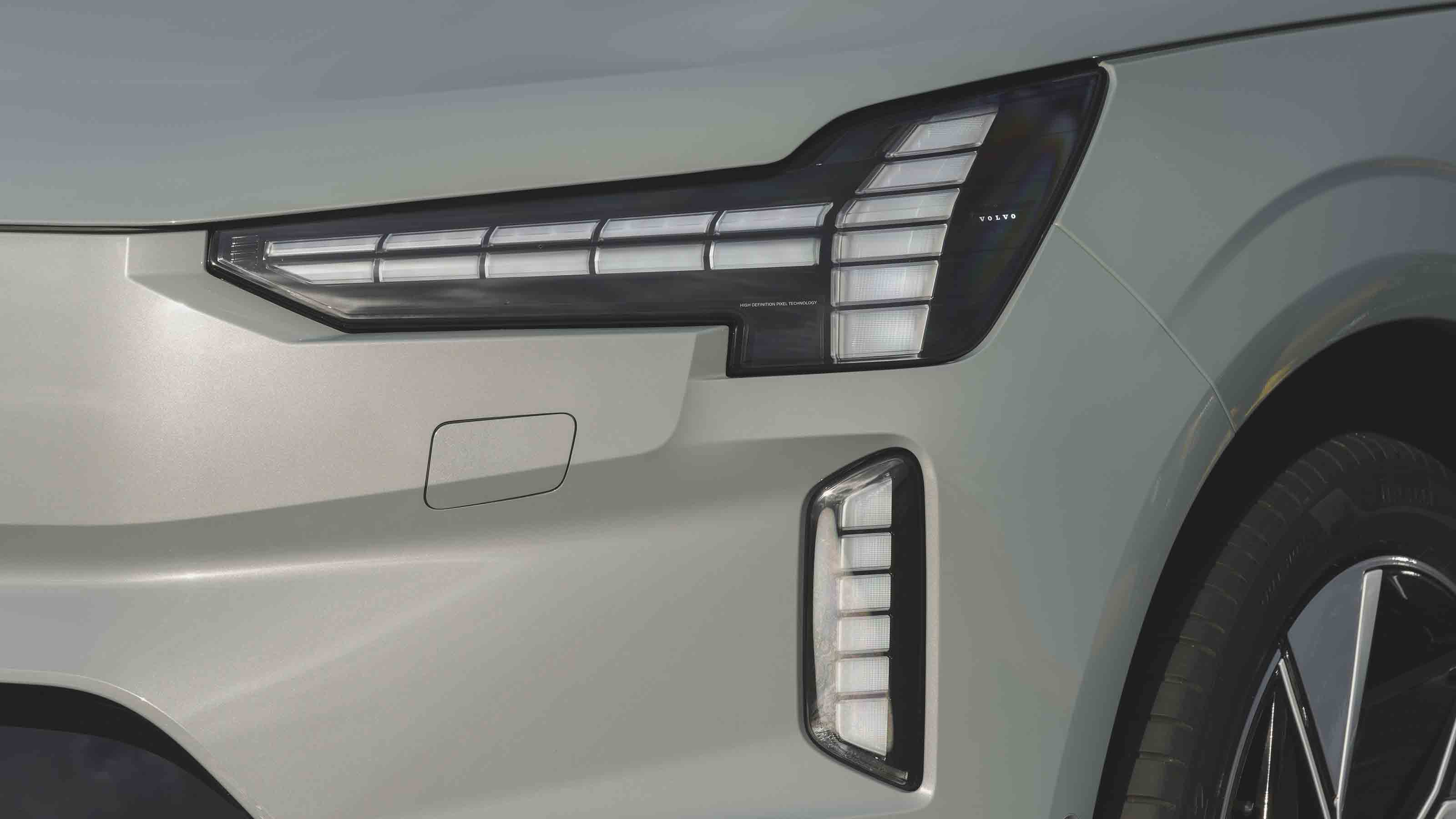 Volvo EX90 headlight