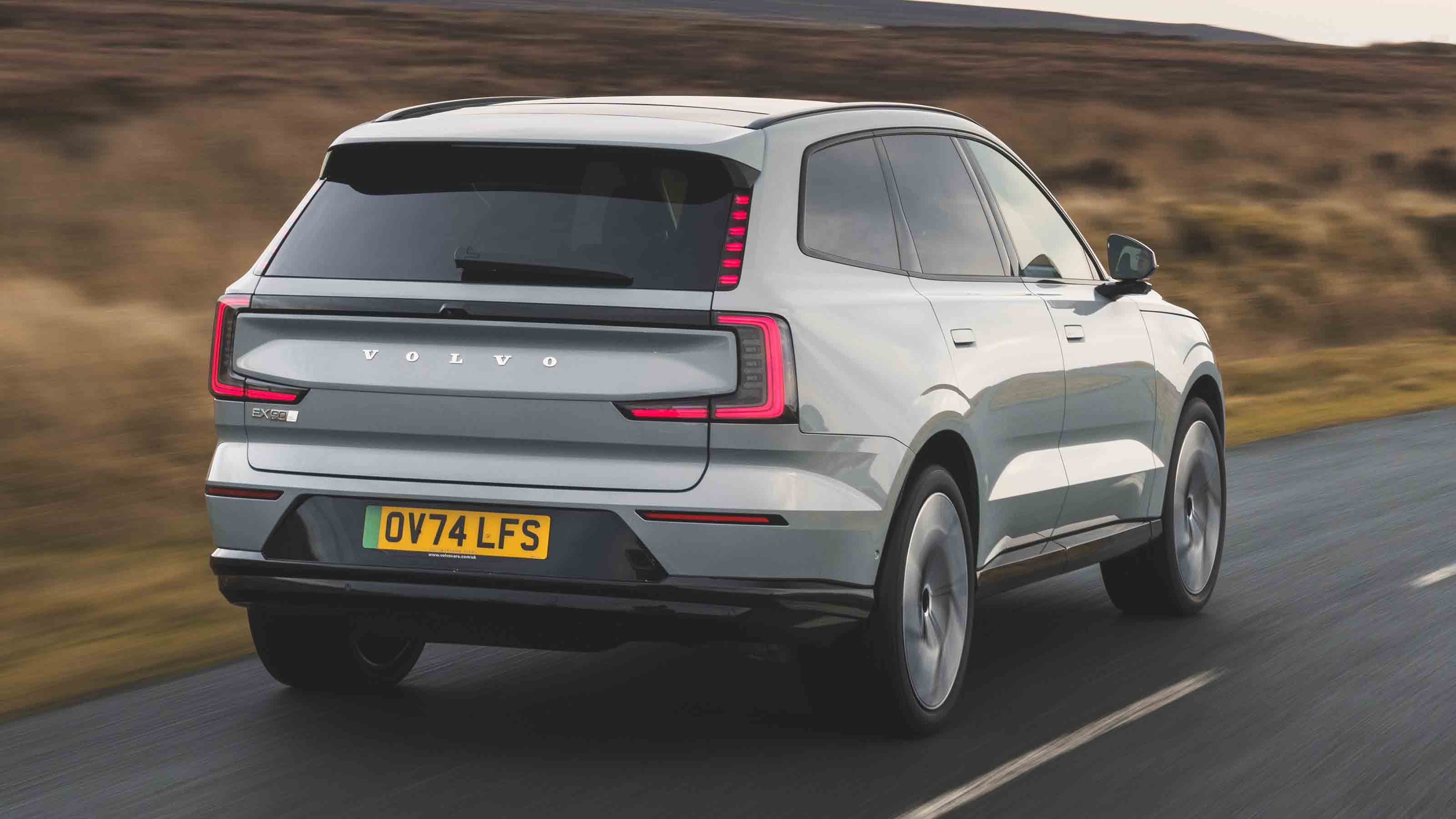 Volvo EX90 rear quarter cruising