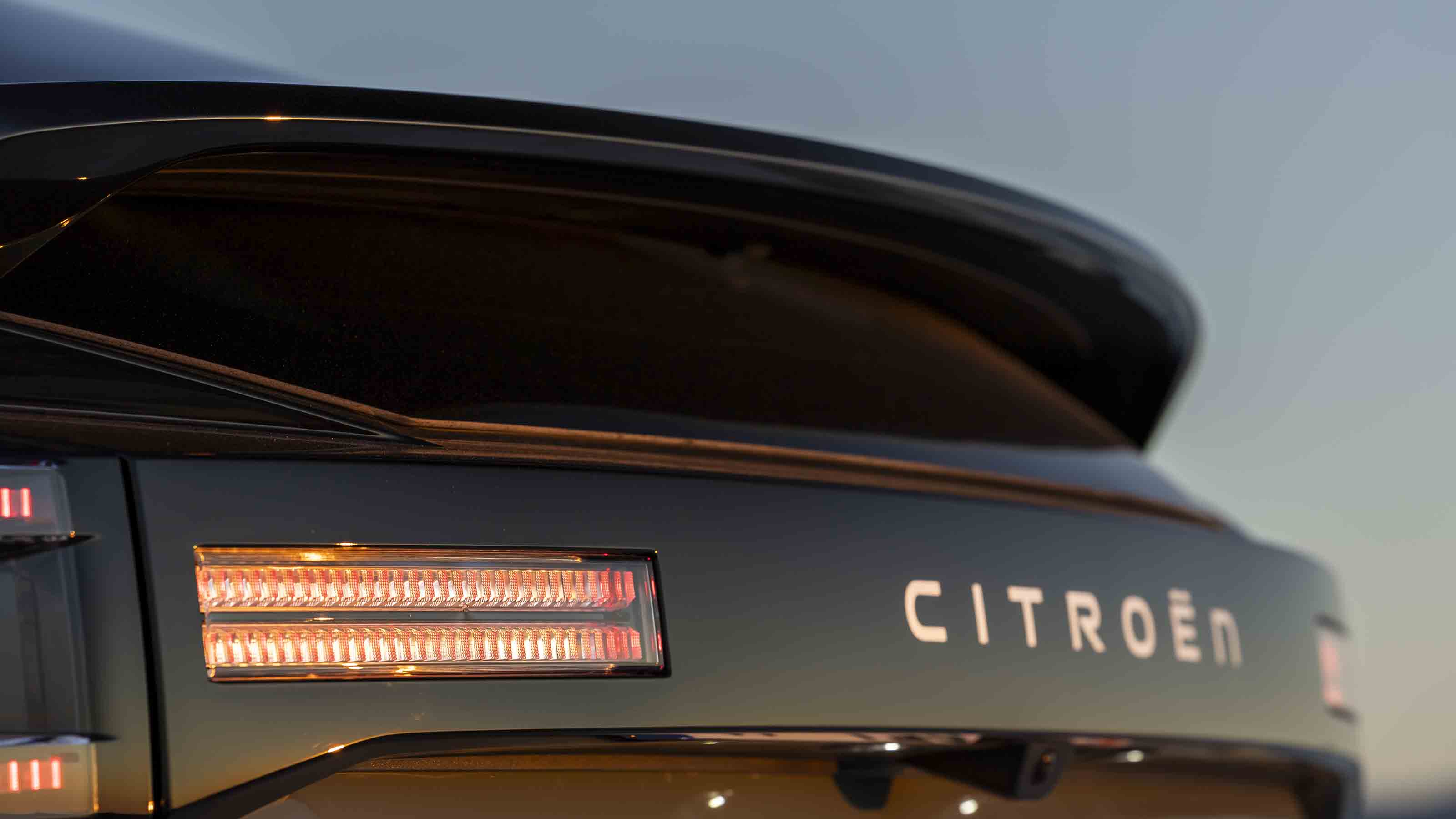 Citroen C4 facelift rear spoiler
