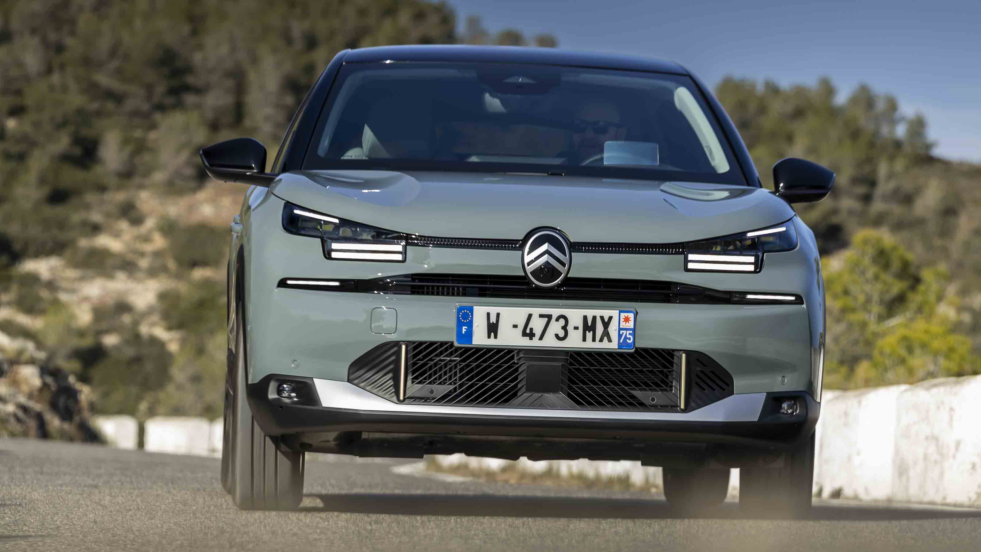 Citroen C4 facelift front driving