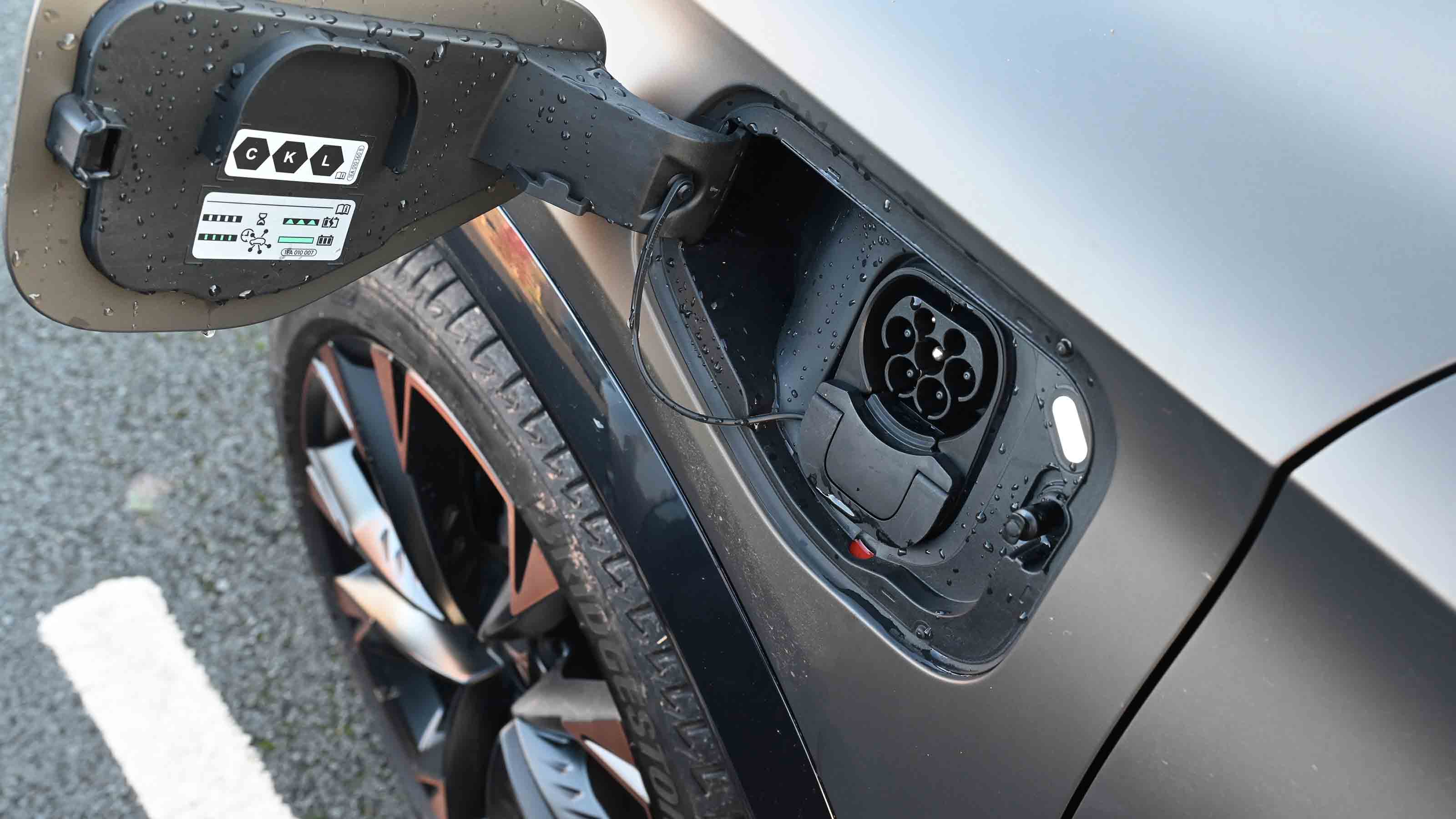 Cupra Formentor facelift UK charging flap
