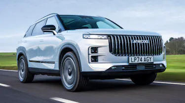 Jaecoo 7 front quarter driving