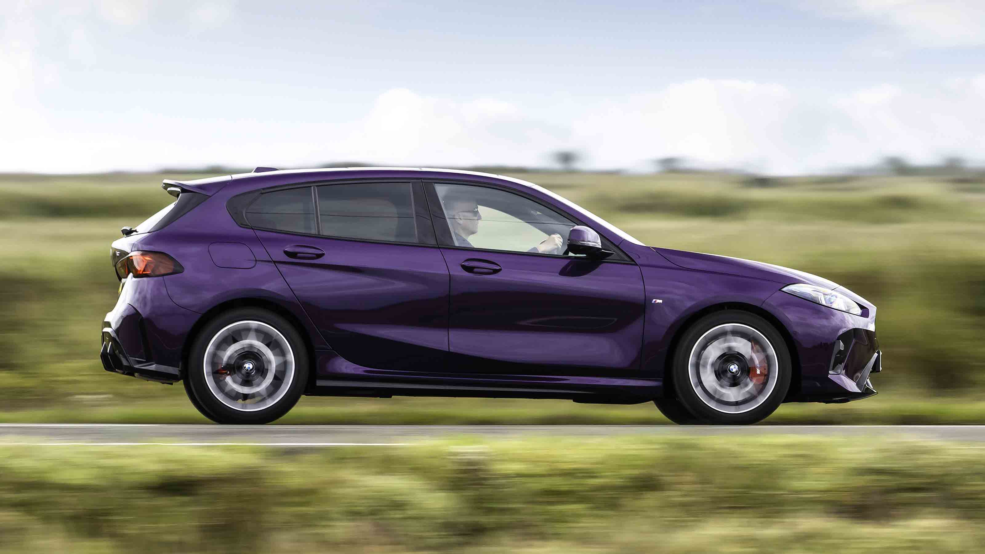 BMW 1 Series UK side panning