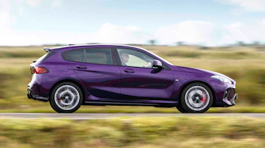 BMW 1 Series UK side panning