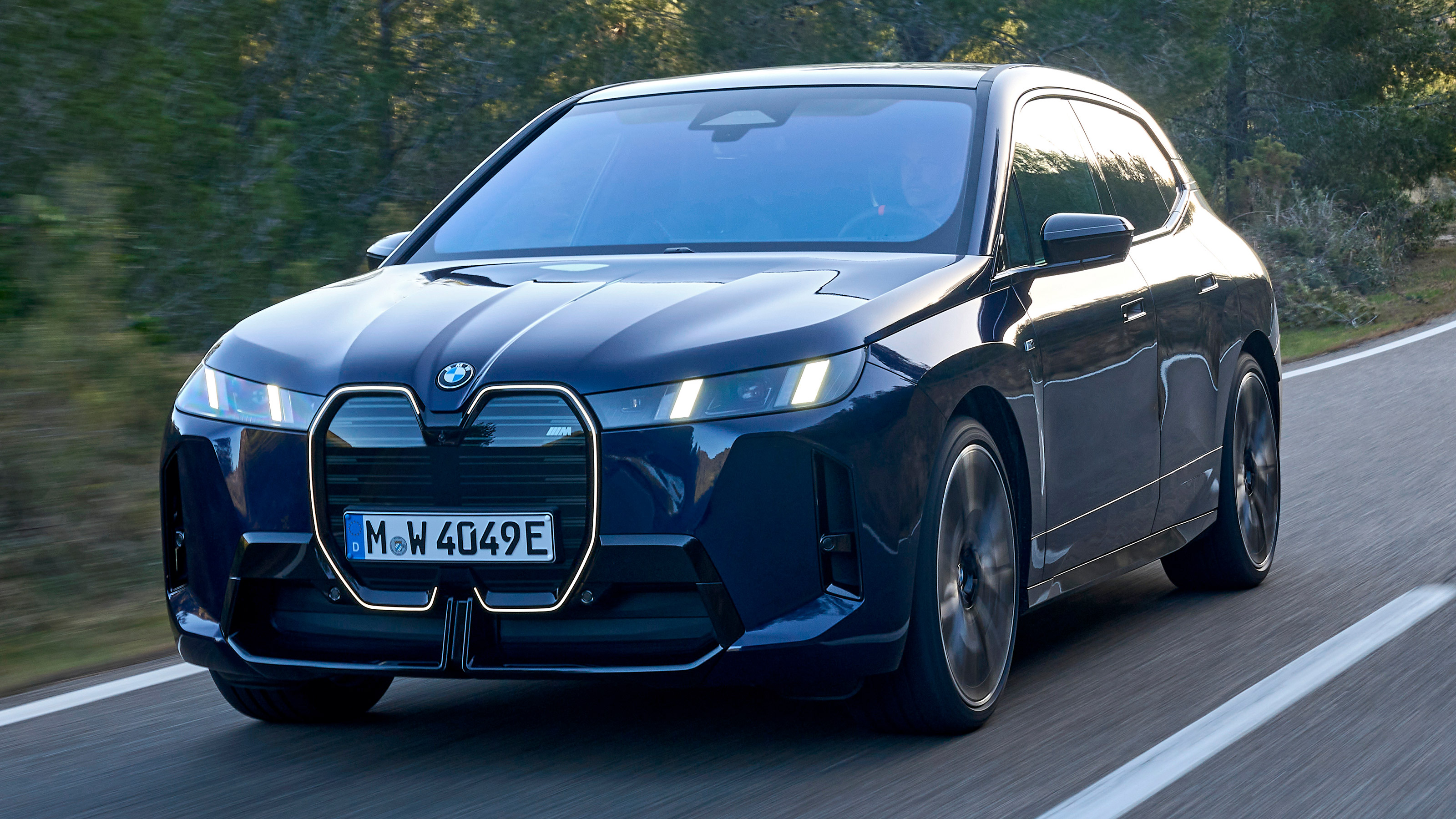 BMW iX M70 front quarter