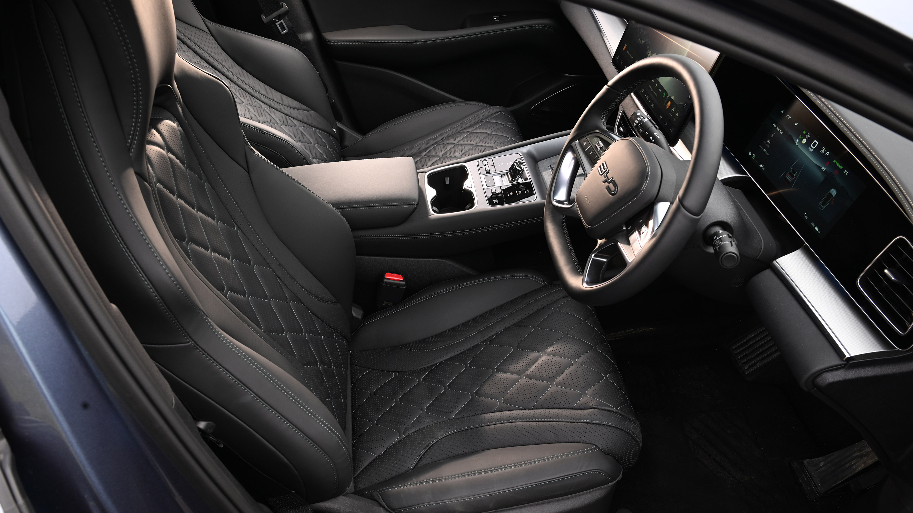 BYD Sealion 7 front seats