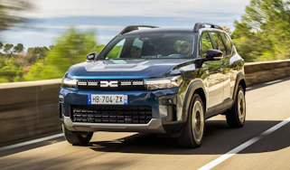 Dacia Bigster front quarter cruising