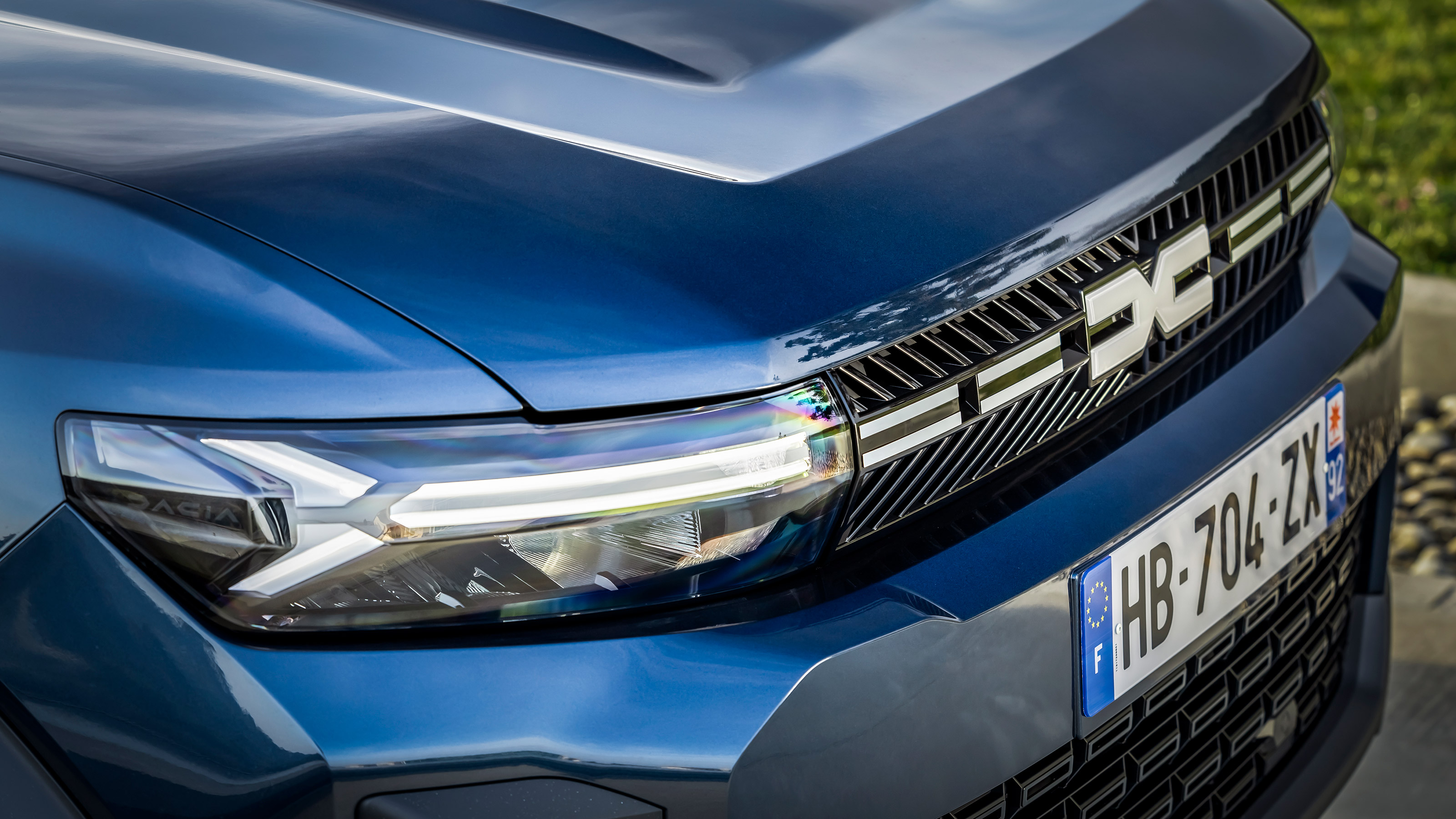 Dacia Bigster grille