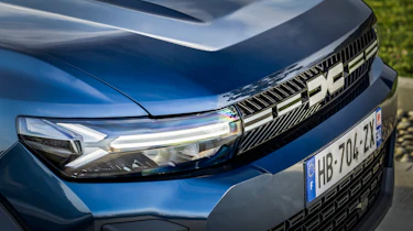 Dacia Bigster grille