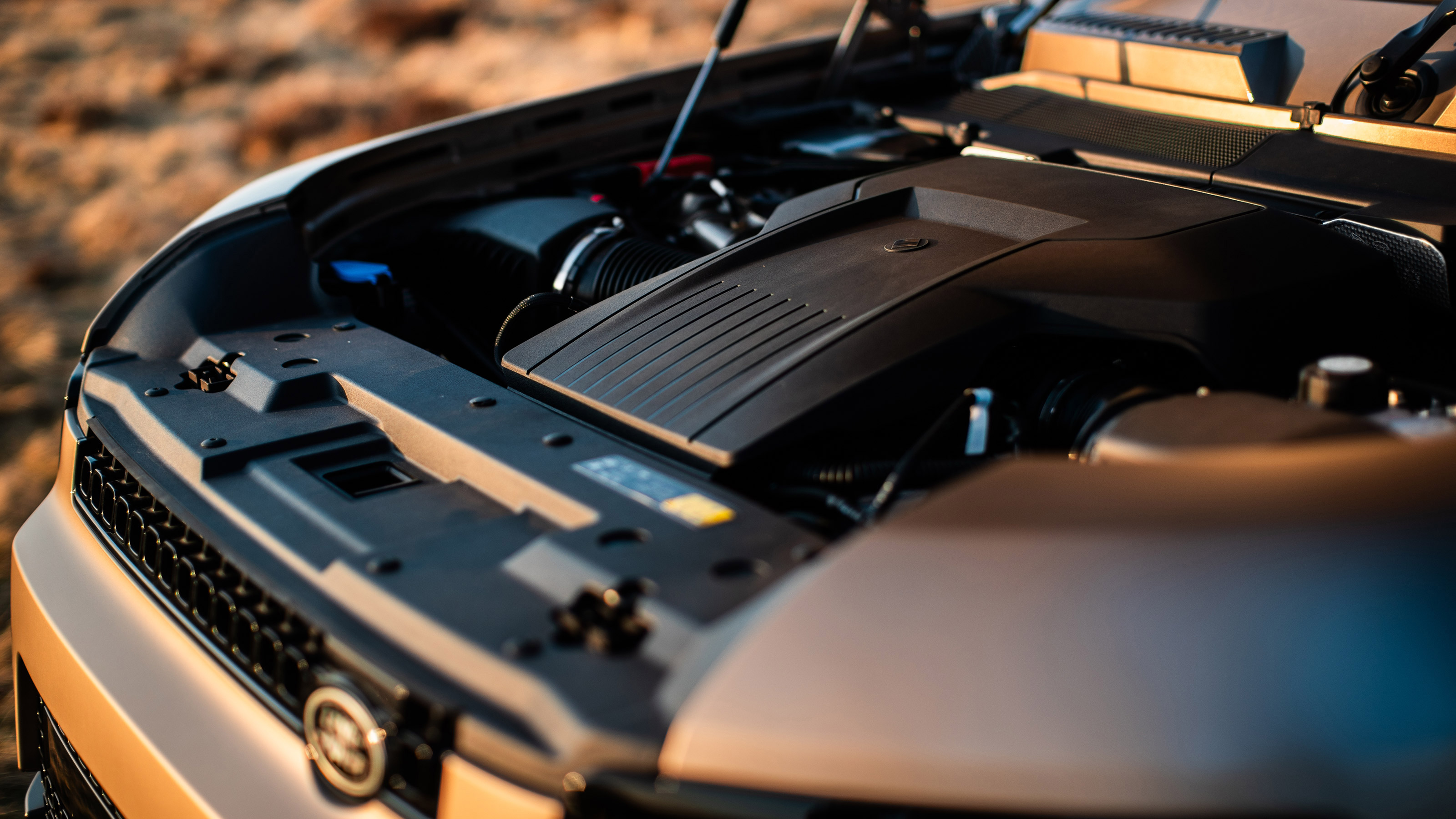 Land Rover Defender Octa engine