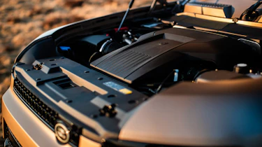 Land Rover Defender Octa engine