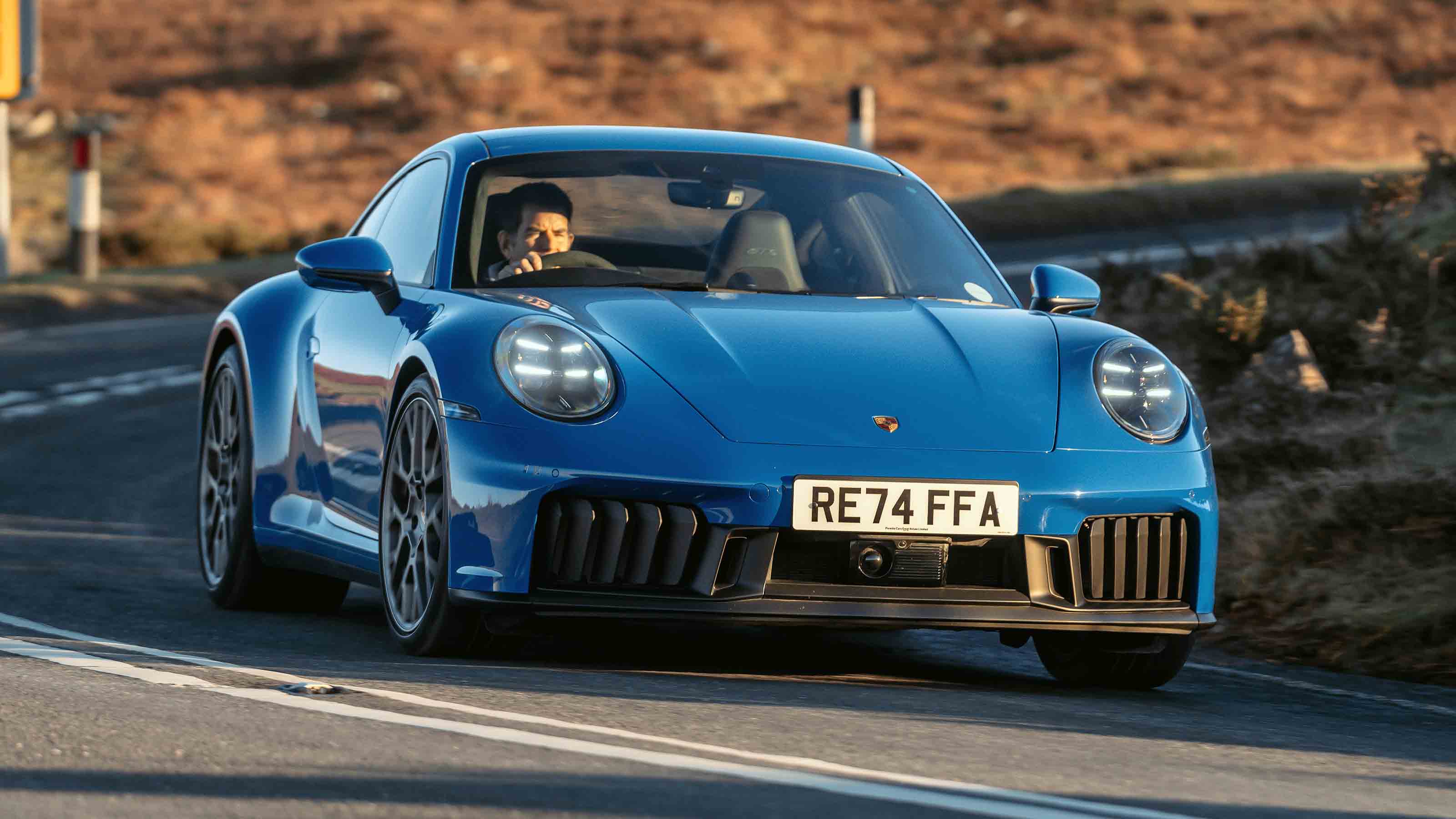 Porsche 911 Carrera GTS front handling
