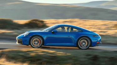 Porsche 911 Carrera GTS side panning