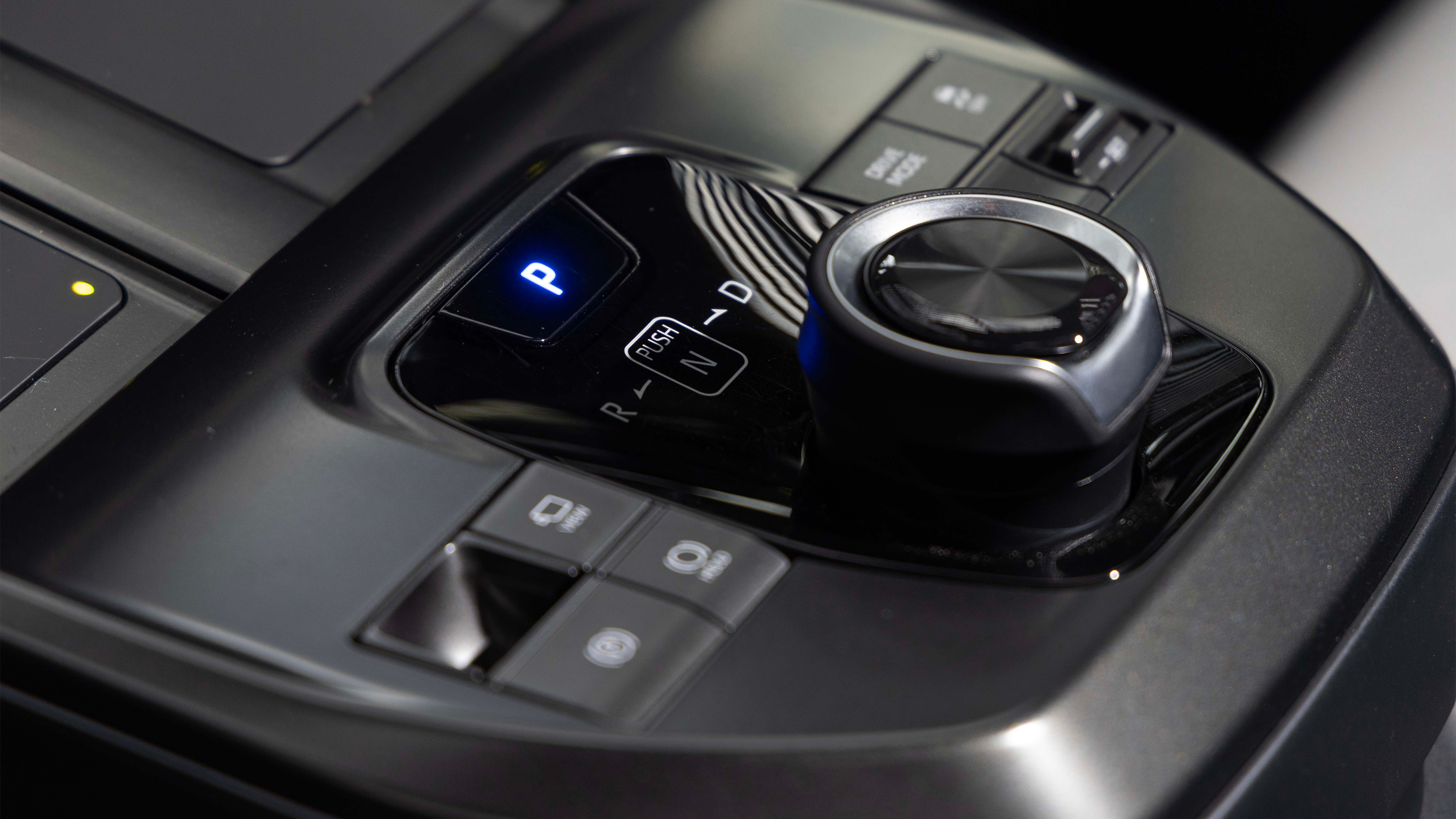 Subaru Solterra facelift centre console
