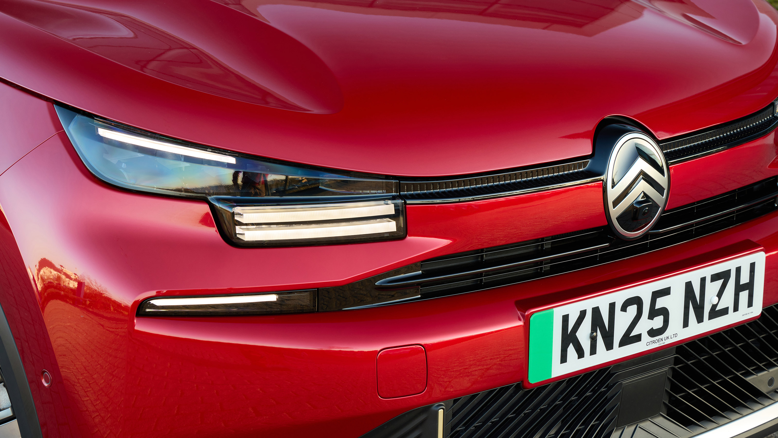 Citroen e-C4 headlight