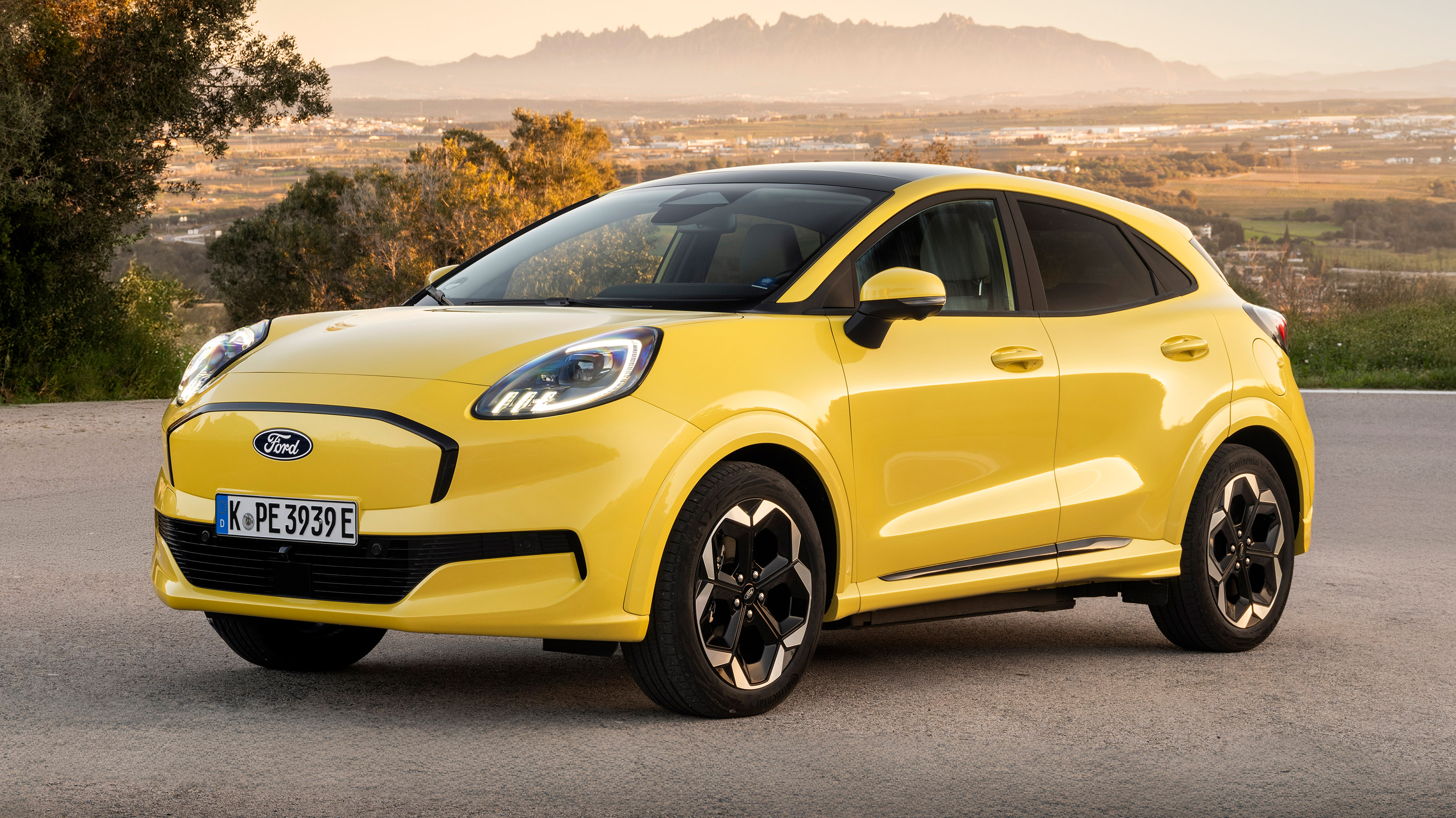 Ford Puma Gen-E front quarter static