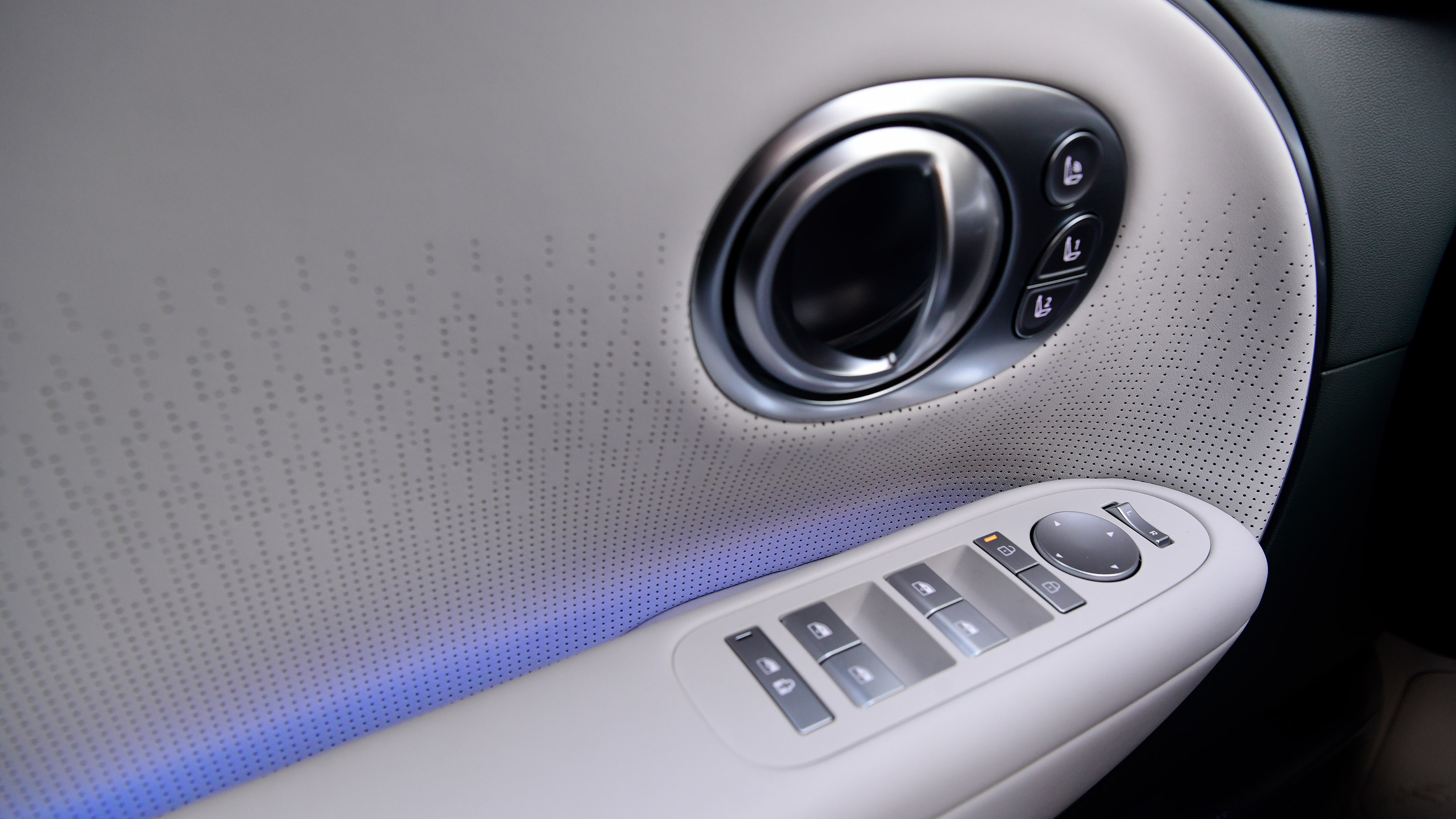 Hyundai Ioniq 9 door card