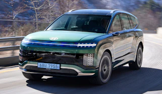 Hyundai Ioniq 9 front quarter driving
