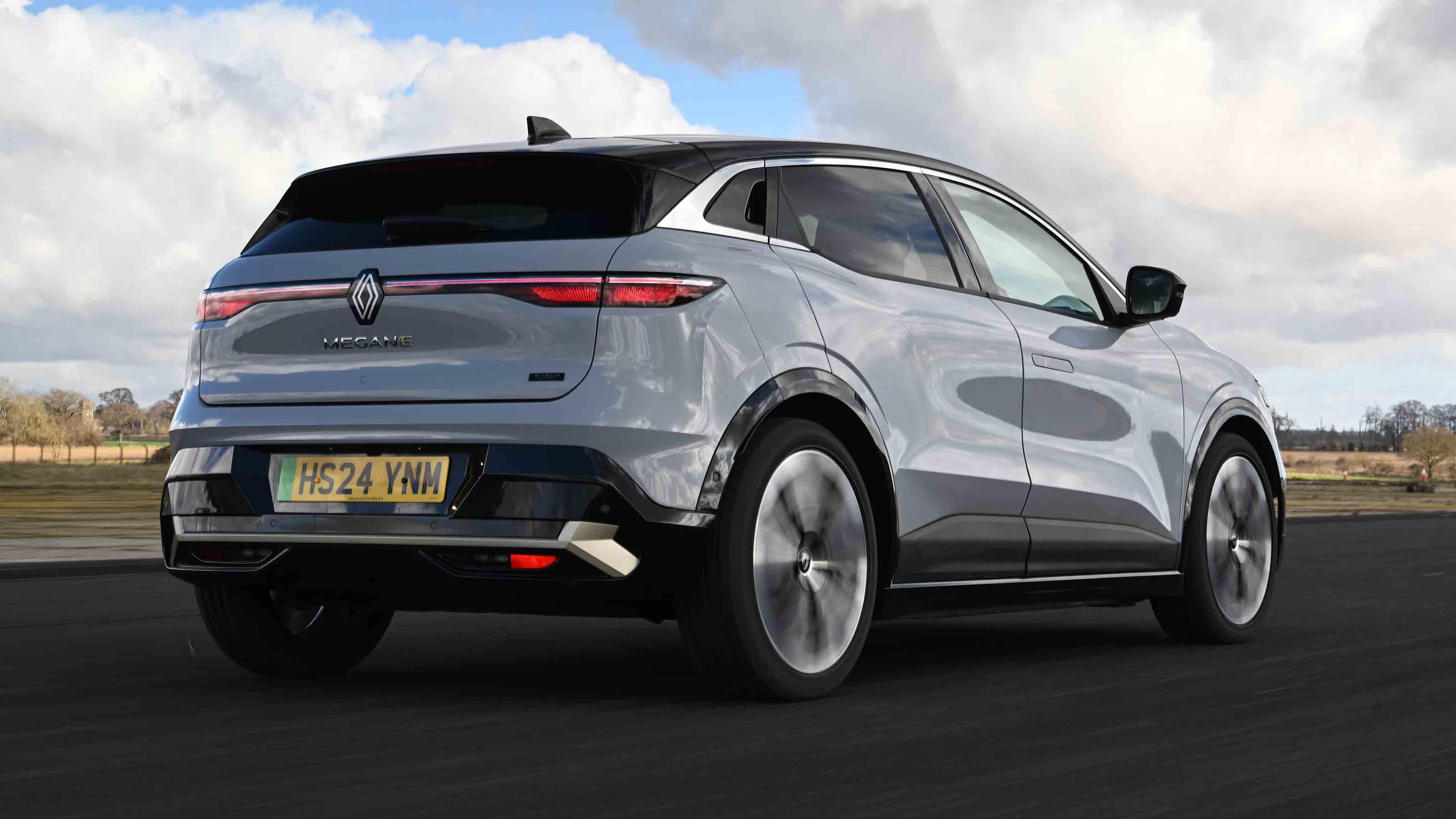 Renault Megane UK rear 3/4 tracking