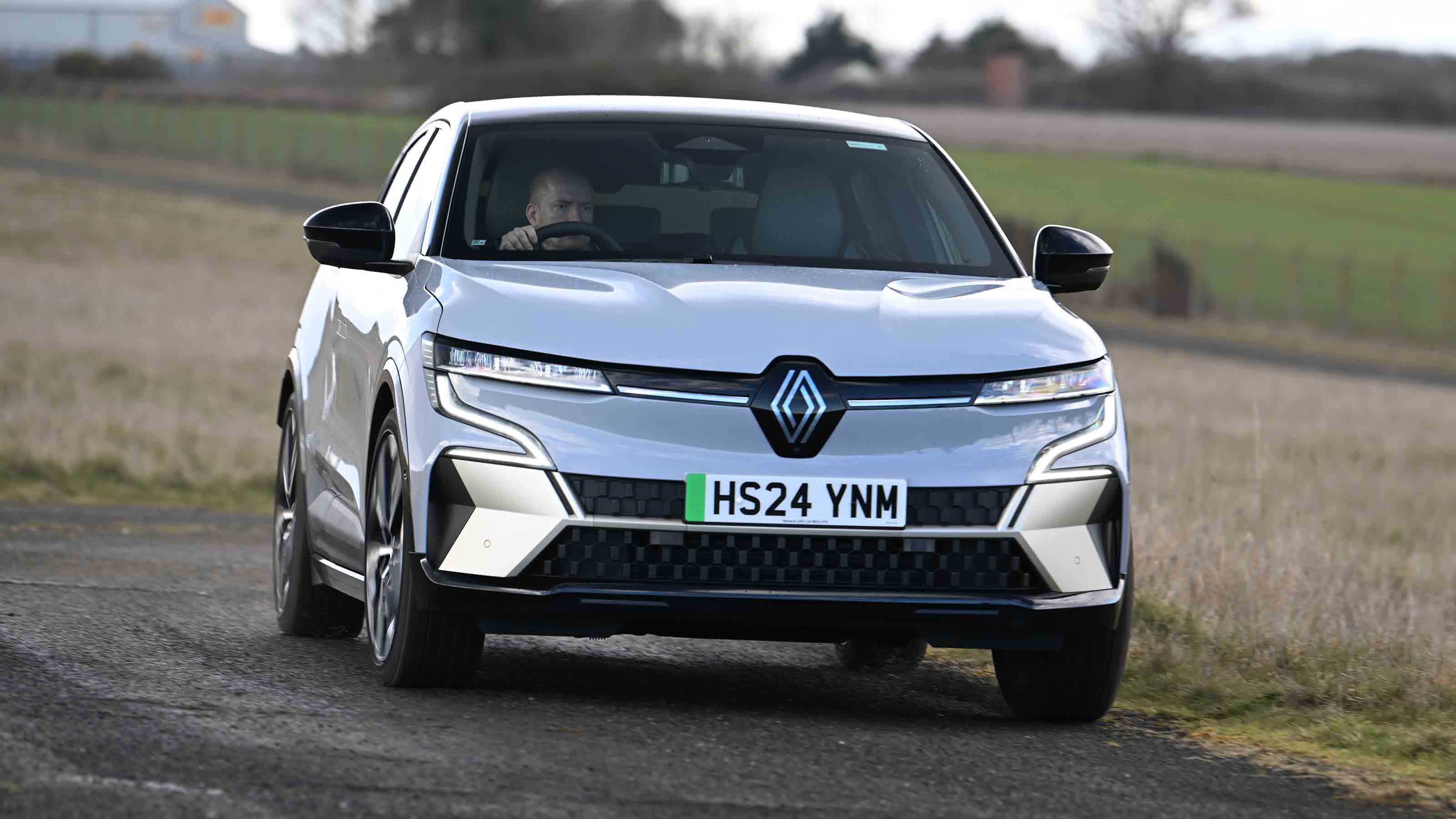 Renault Megane UK front 3/4 cornering