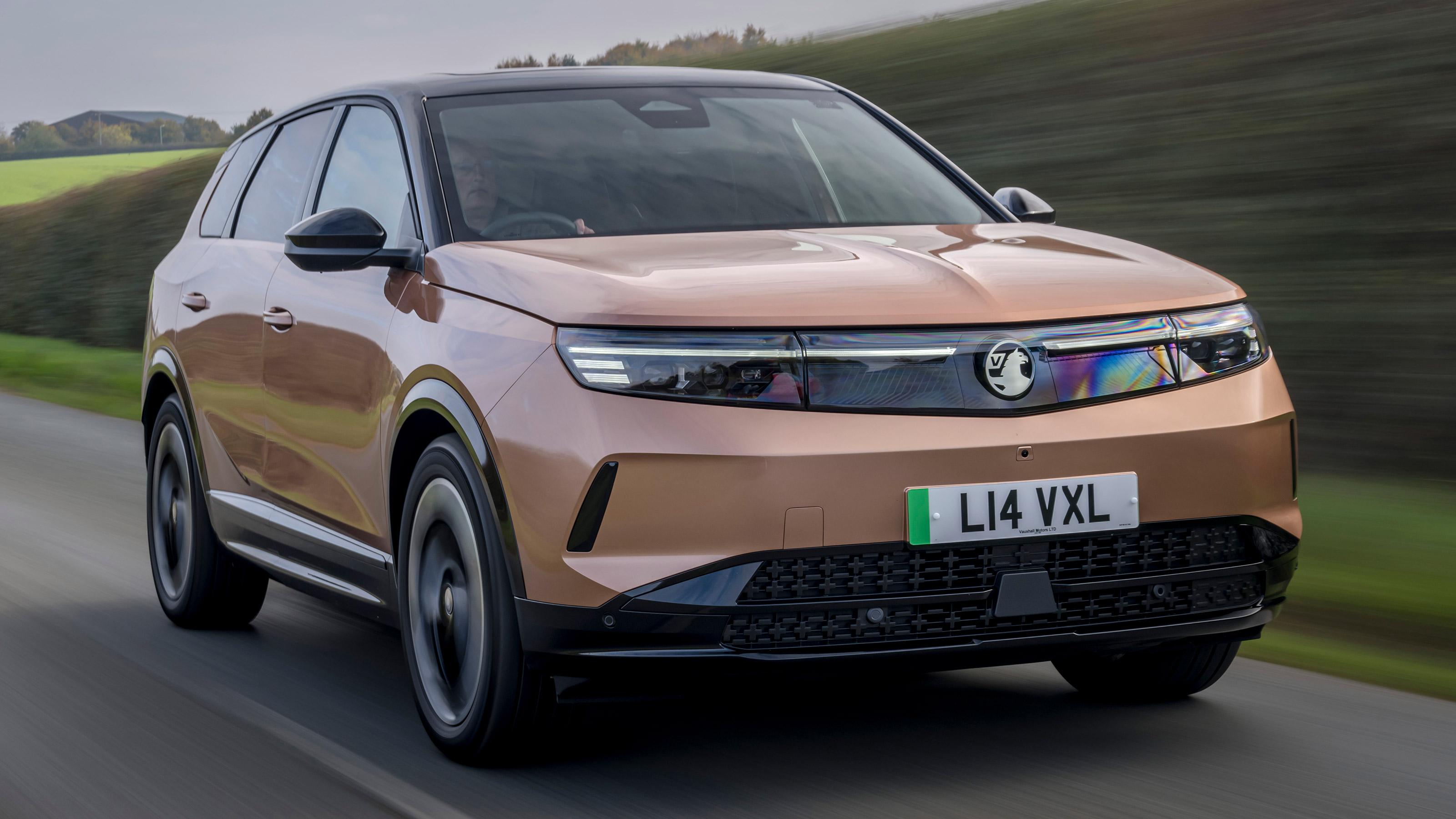 Vauxhall Grandland Electric front 3/4 tracking