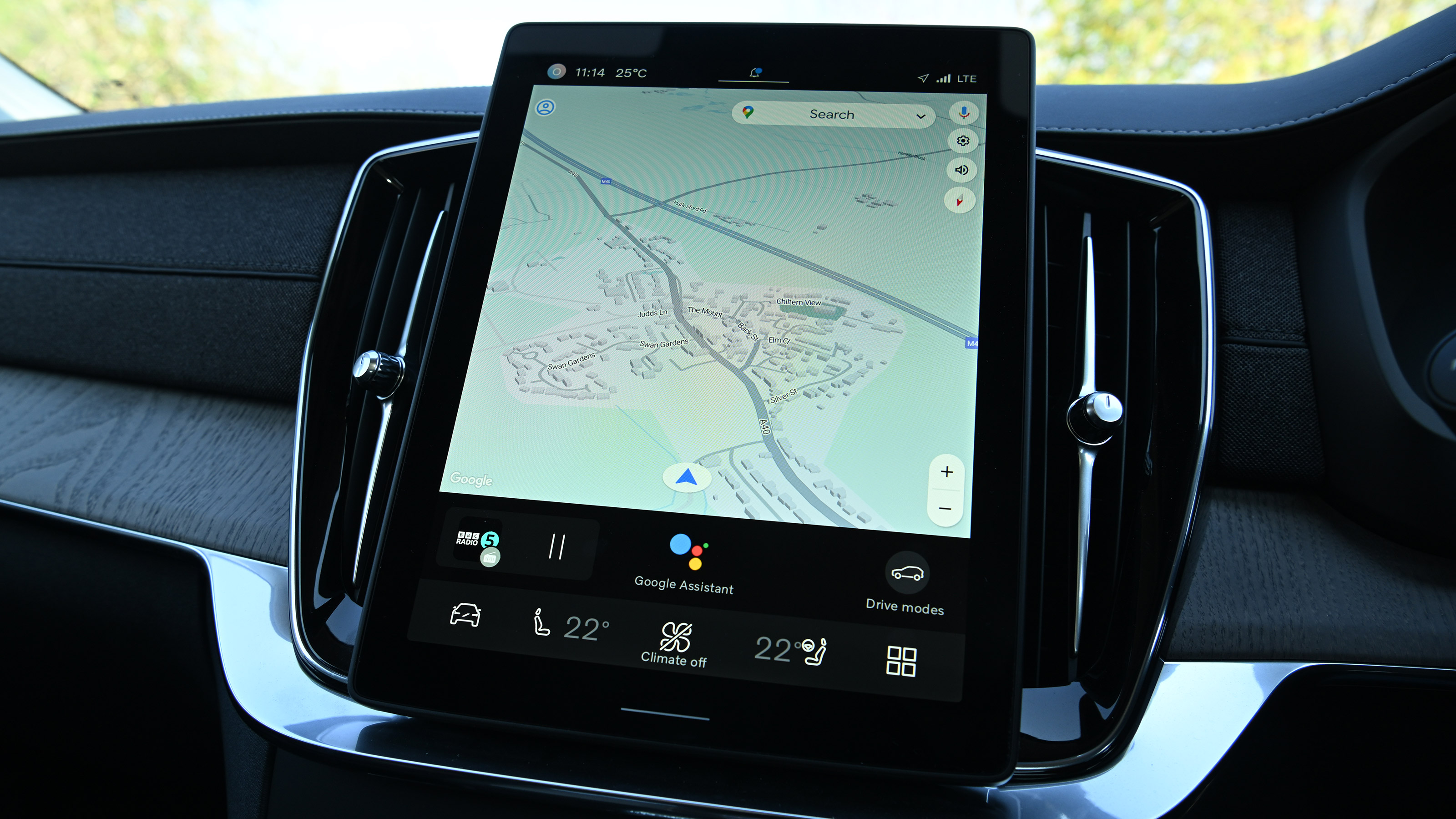Volvo XC90 facelift UK infotainment