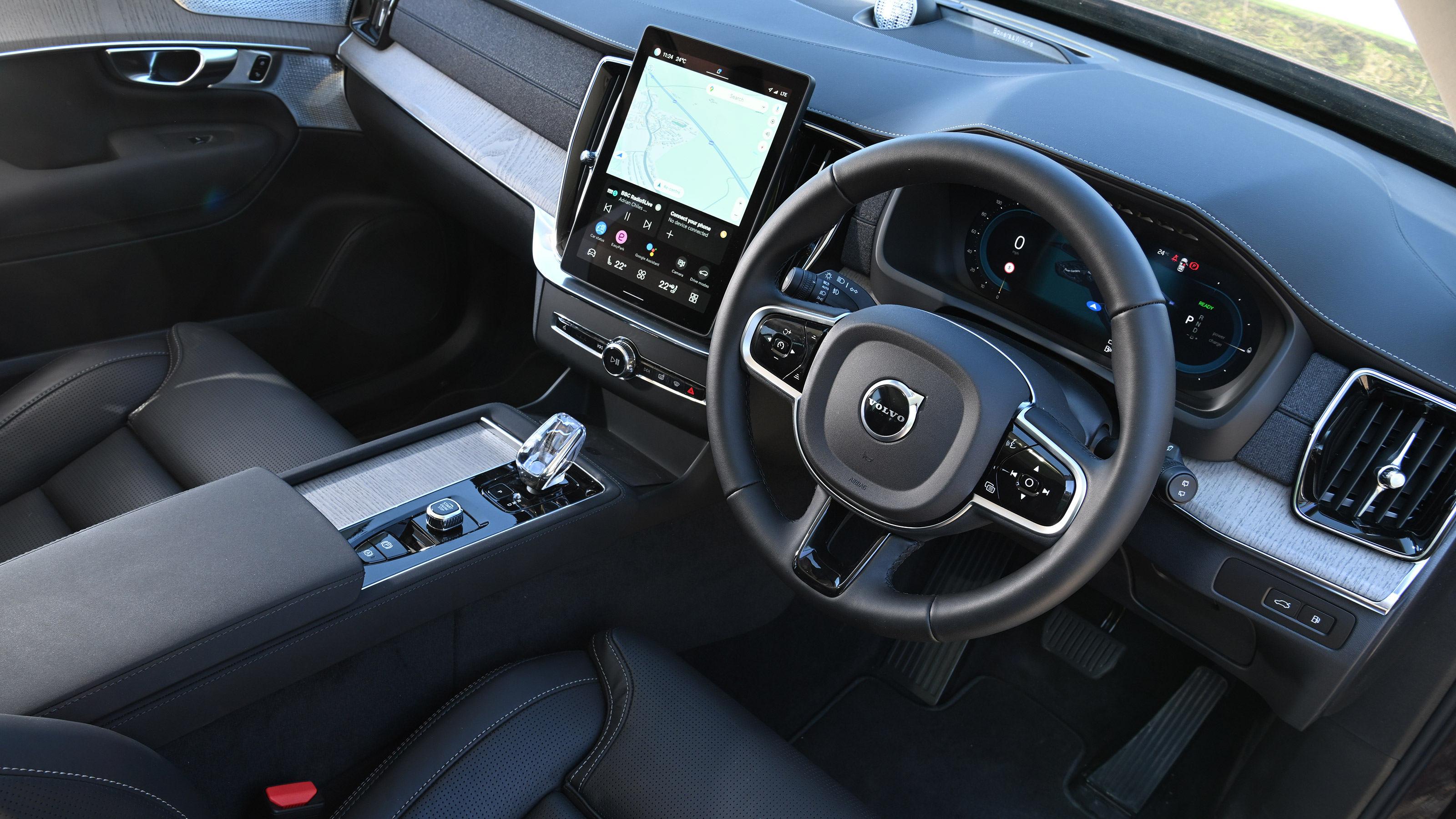 Volvo XC90 facelift UK driver's seat