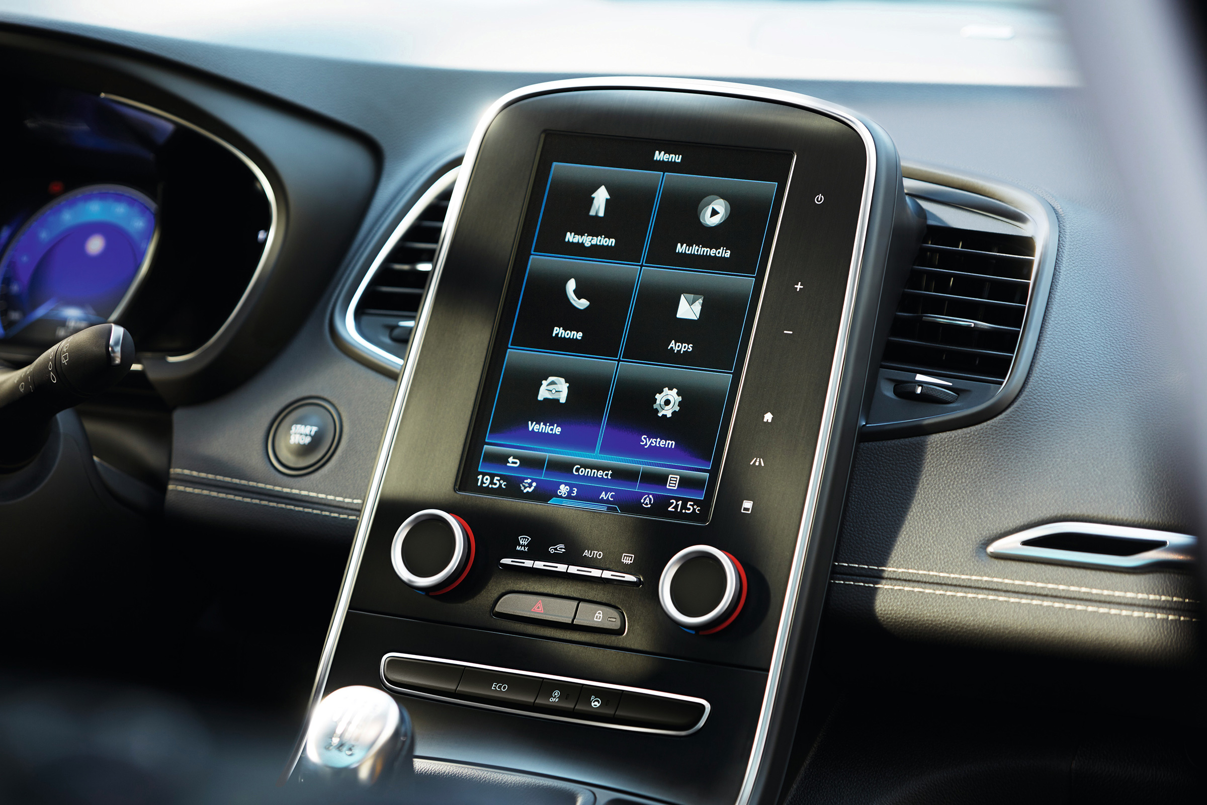 The infotainment screen grows from seven to 8.7-inches from Dynamique S trim