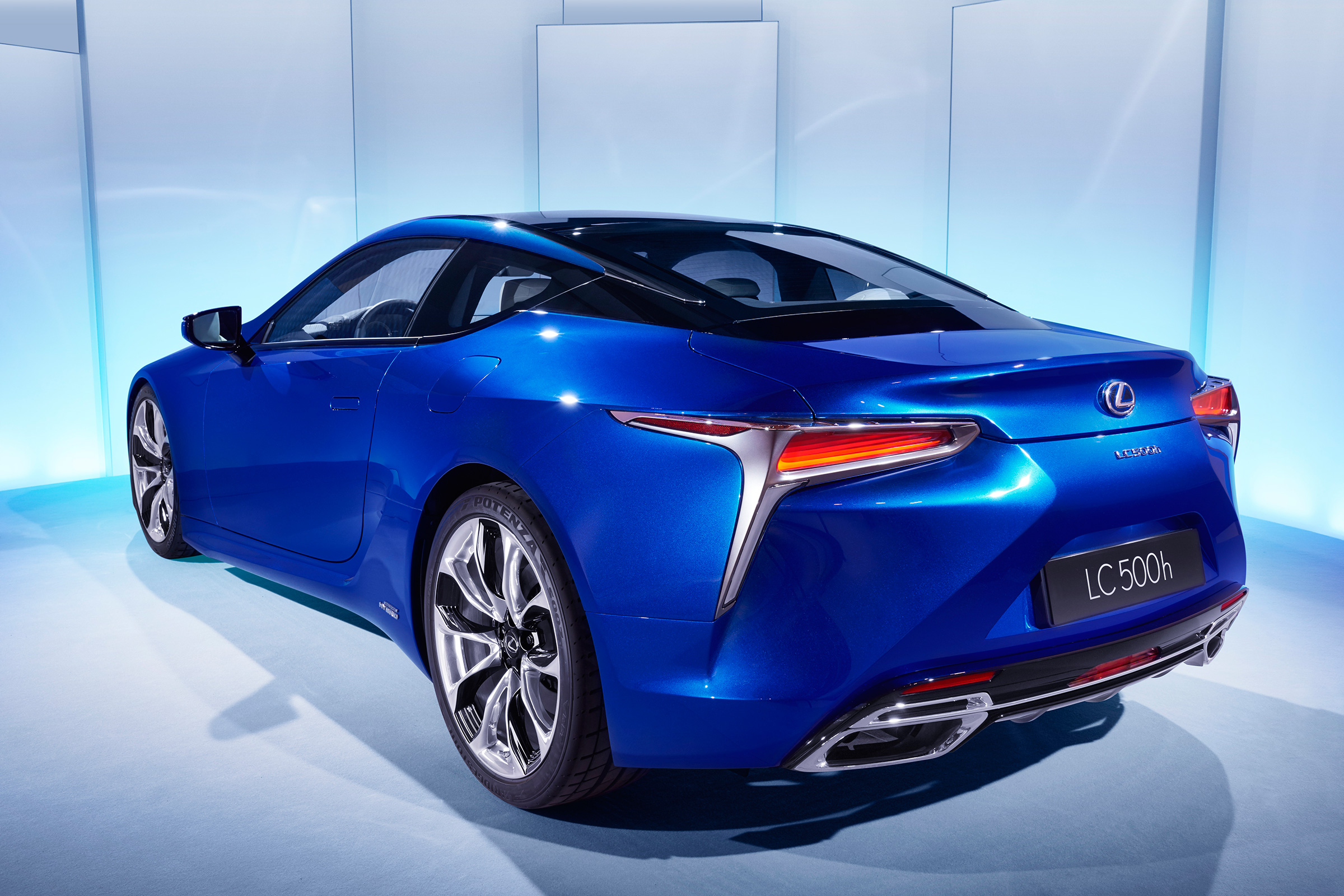 ...with a 3.5-litre V6 petrol engine and electric motors