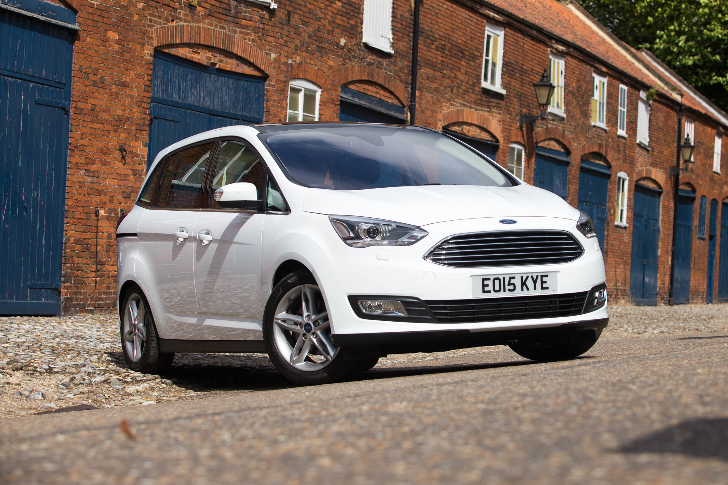 Ford C-Max - front 3/4 static view