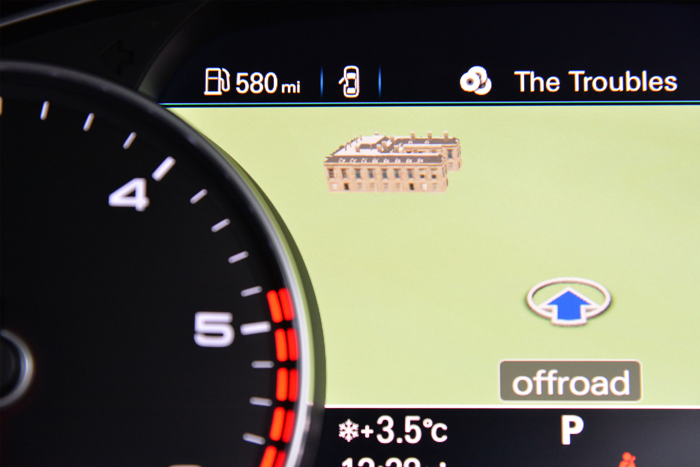 Sat nav maps can be displayed between the dashboard instruments