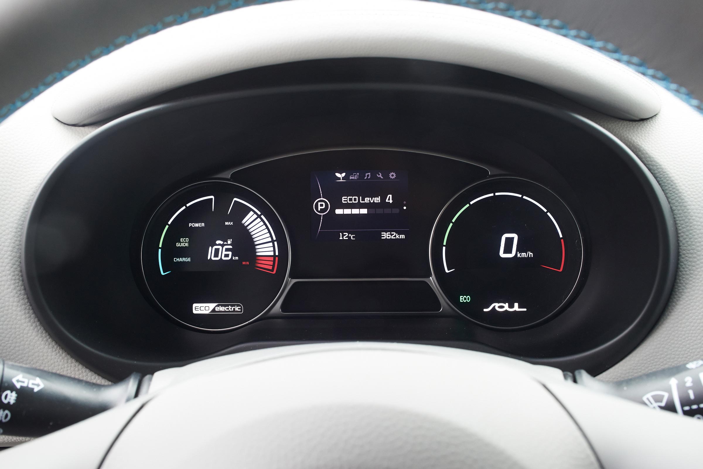 Digital screens replace the analogue dials, and suit the Soul EV