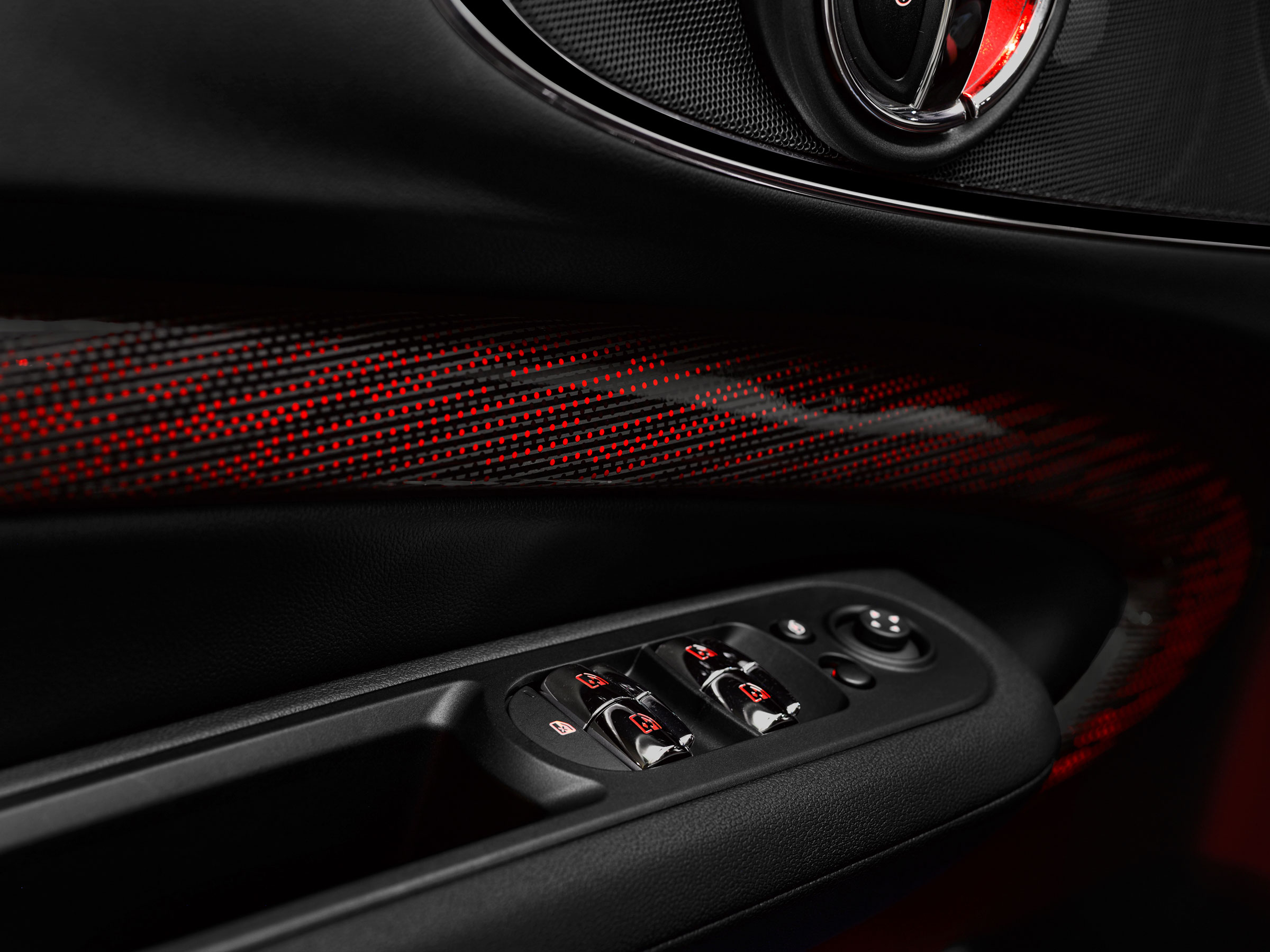 The colour of the door's inlays can be changed to red...