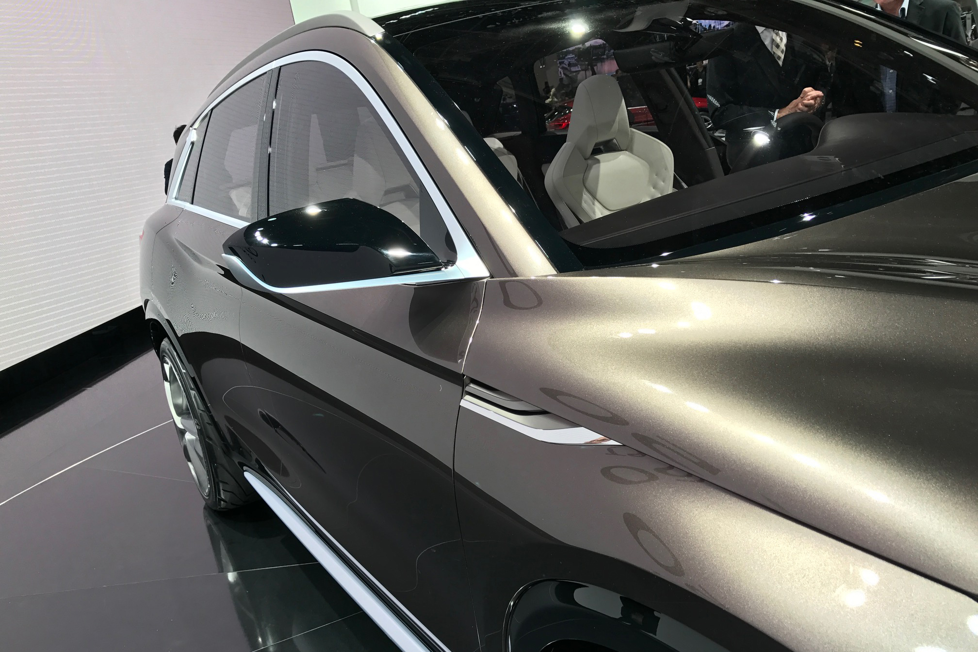 Distinctive styling lines run much of the QX50 Concept's length 