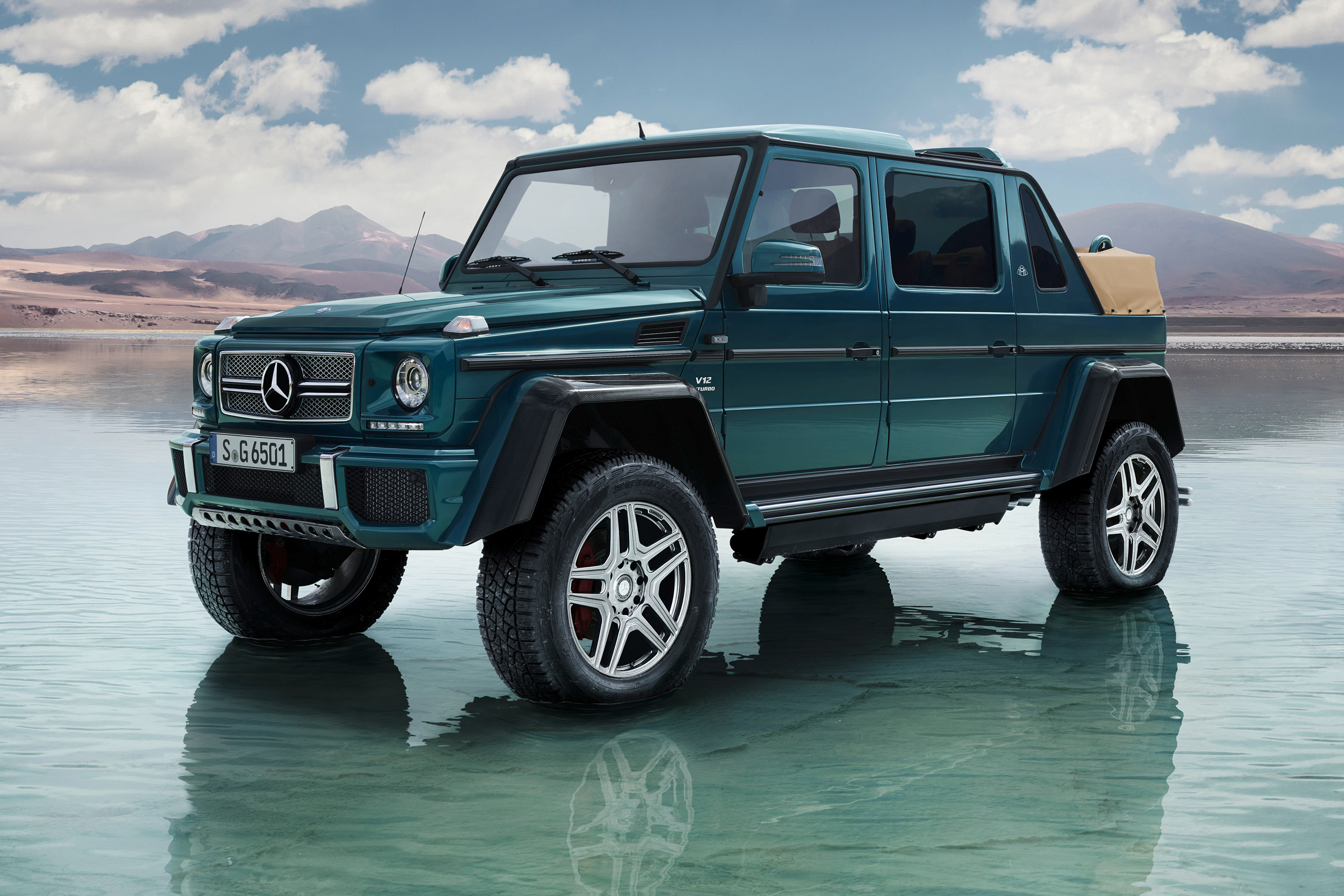As well as a vast ground clearance, the G650 Landaulet also has three differential locks, which should make it indomitable 