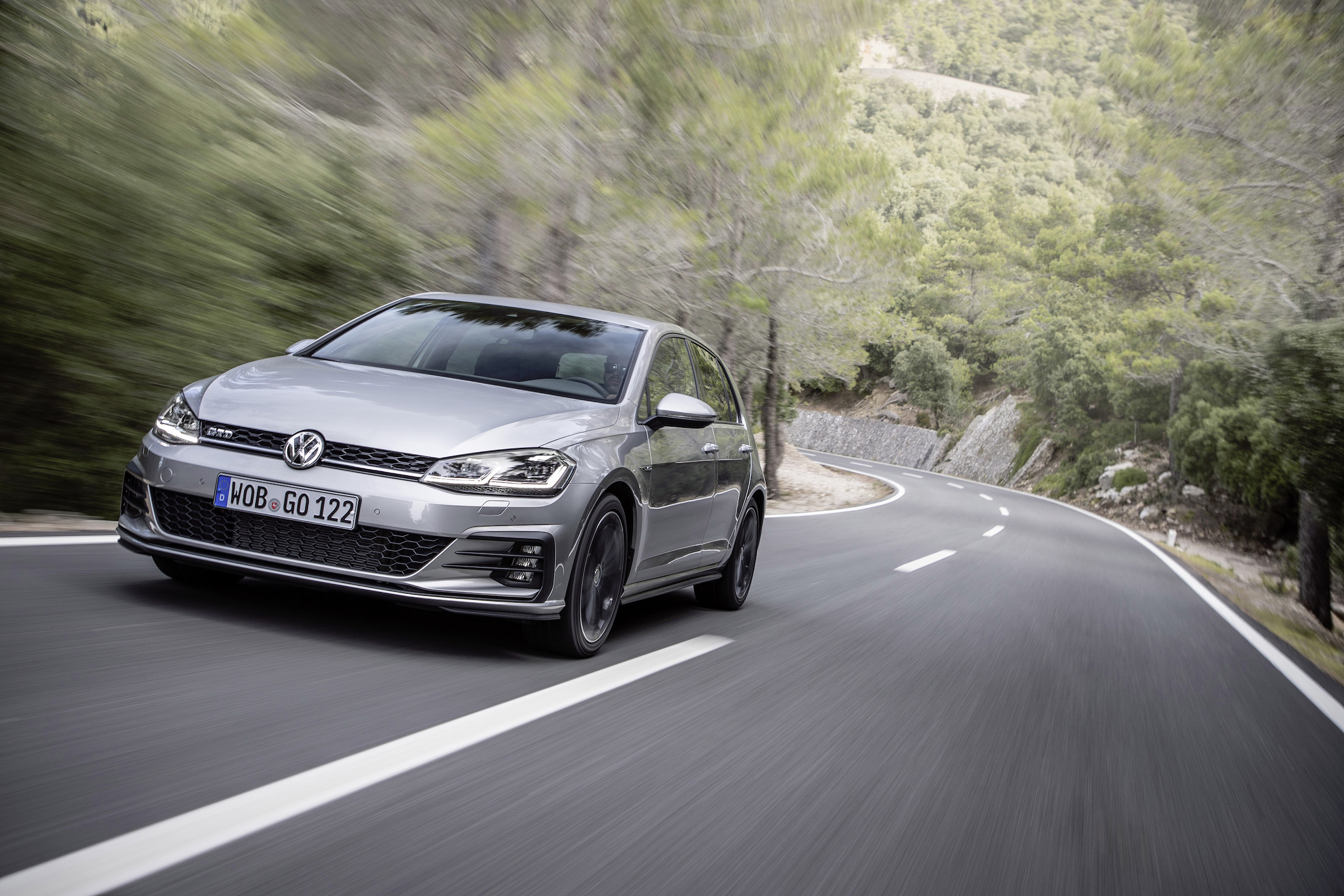 Stylish, slim headlights are Golf identification points.