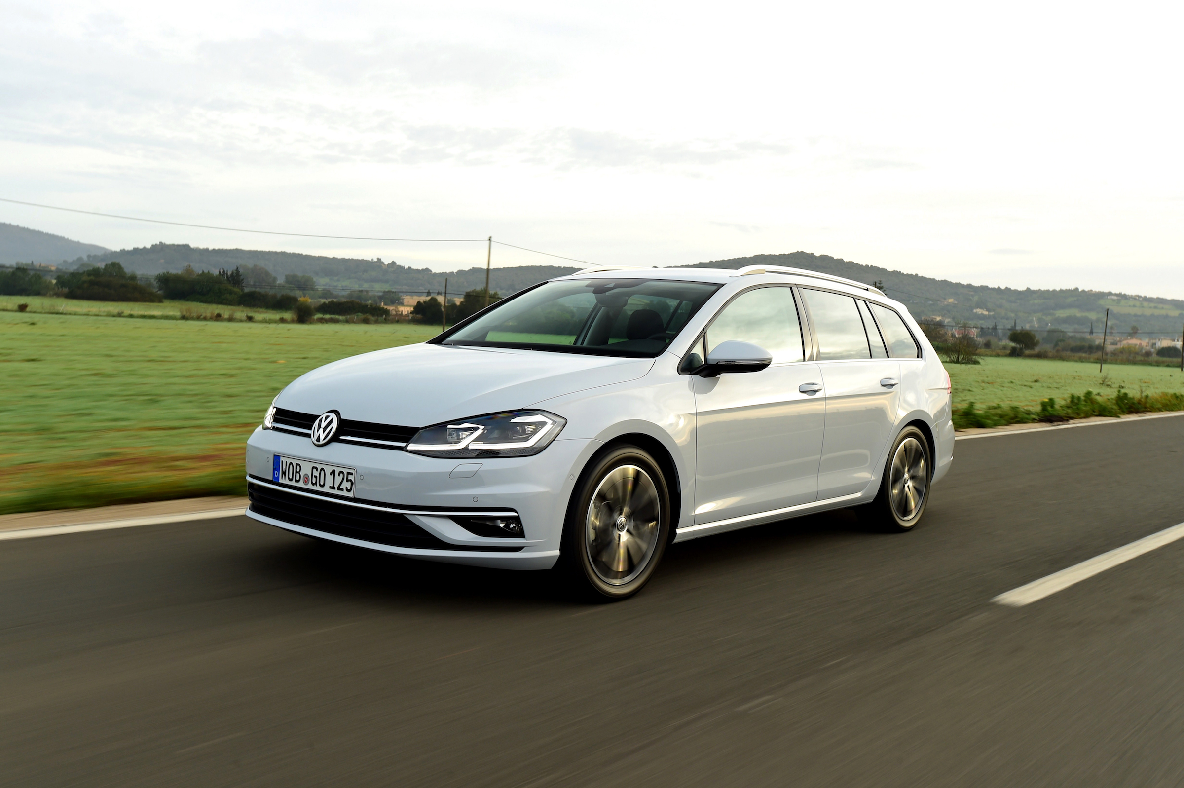 The handling of the Golf estate is neat and tidy, although you can feel the extra weight compared to the hatchback