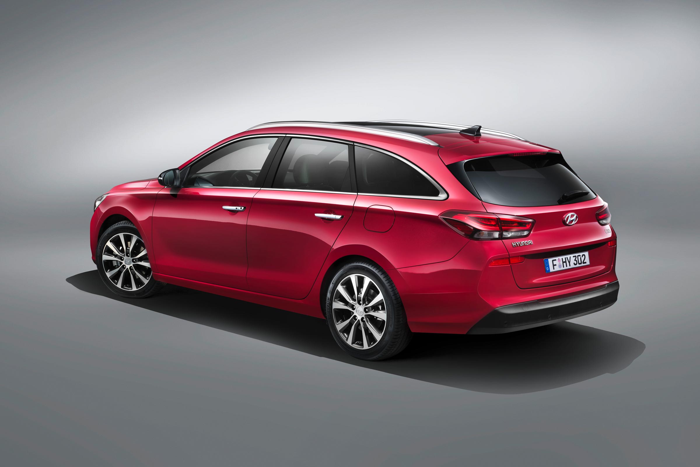 At 602 litres, the new i30 Wagon has an impressively large boot 