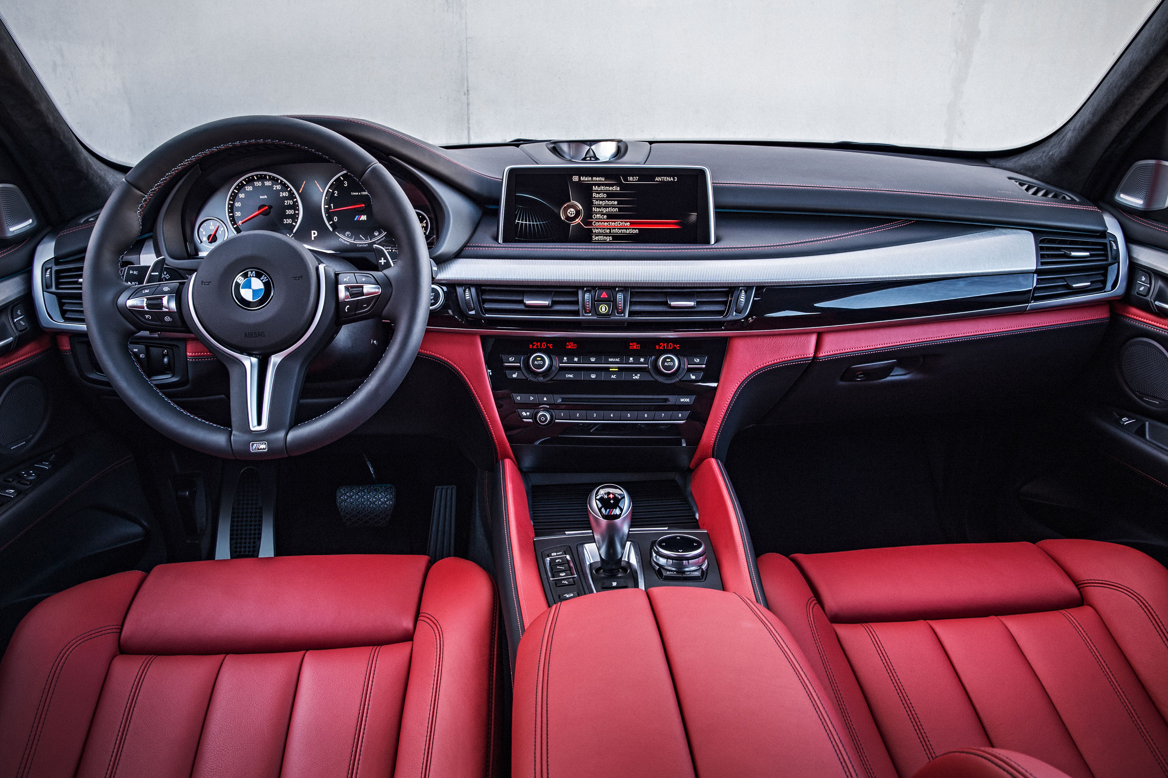 The infotainment system is controlled with the intuitive iDrive system and offers connected services